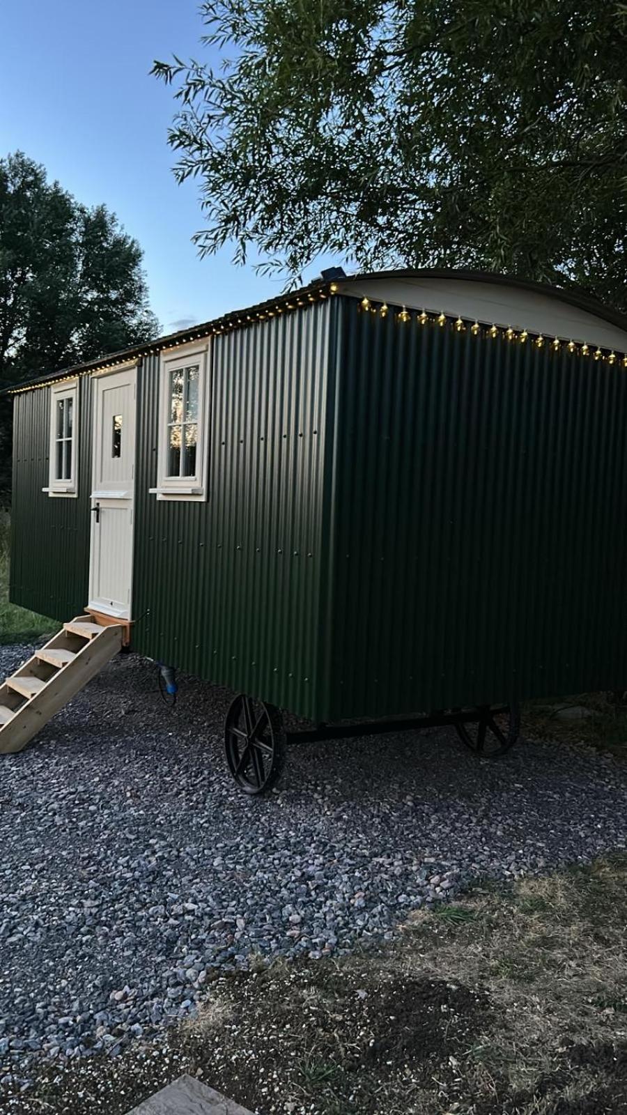 Cosy Shepherd Hut