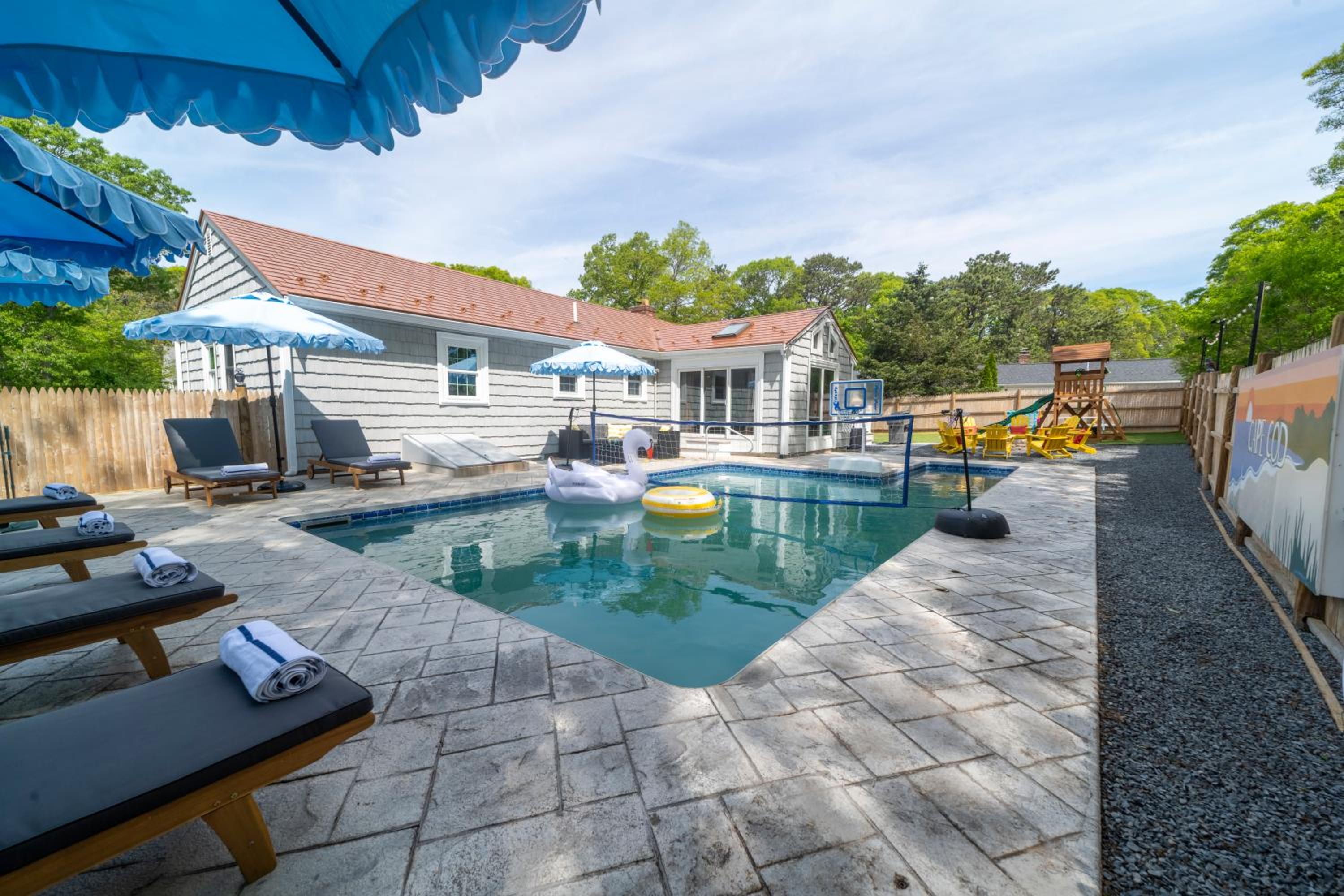 Cape Cod heated Pool, Putting Green, Speak Easy, Game room,