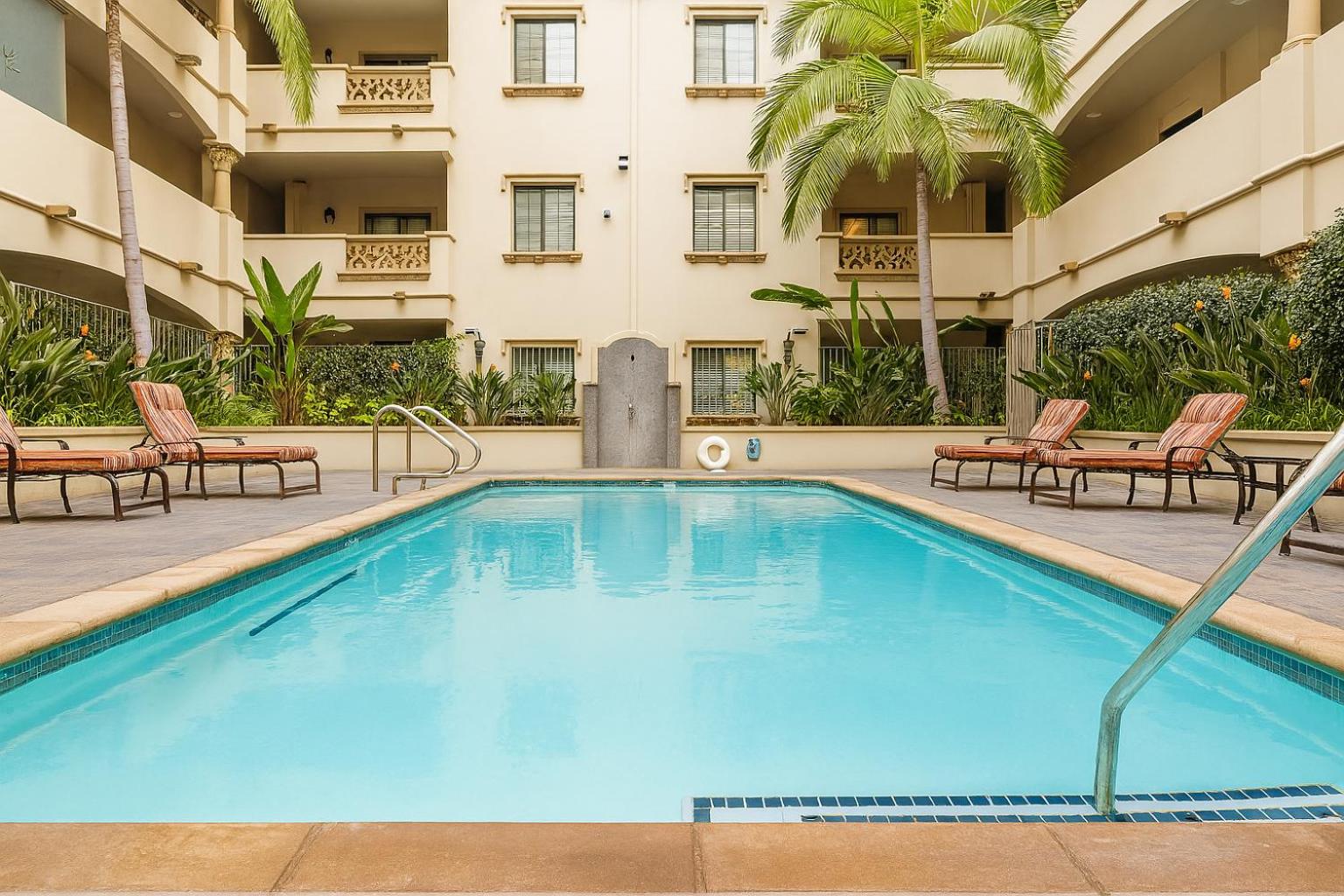LA Koreatown Nest House - Modern, Free Parking, Pool and Sauna, No Cleaning Fee