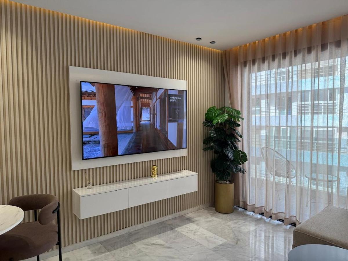 Stylish Apartment with a seaview 9