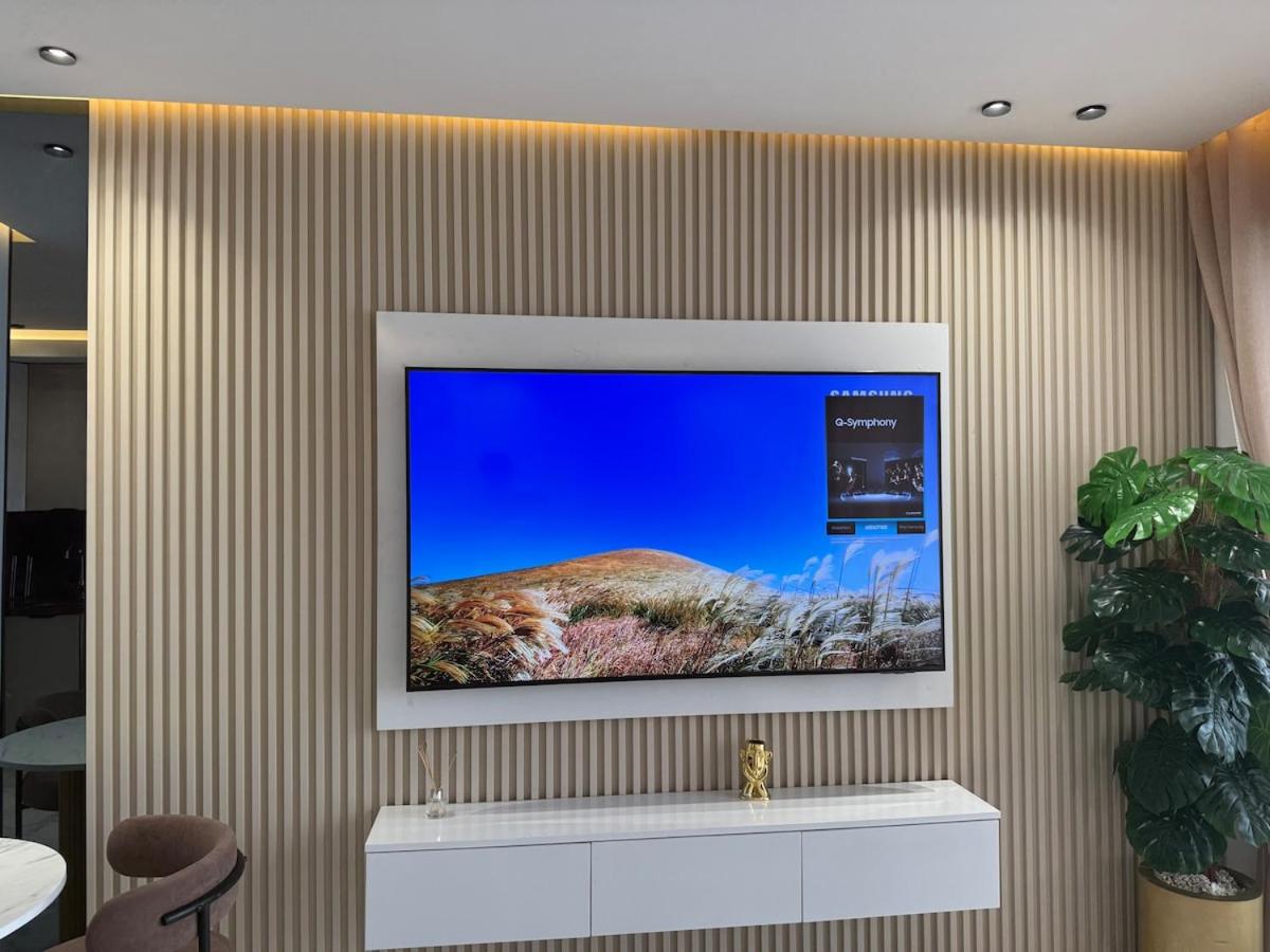 Stylish Apartment with a seaview 9