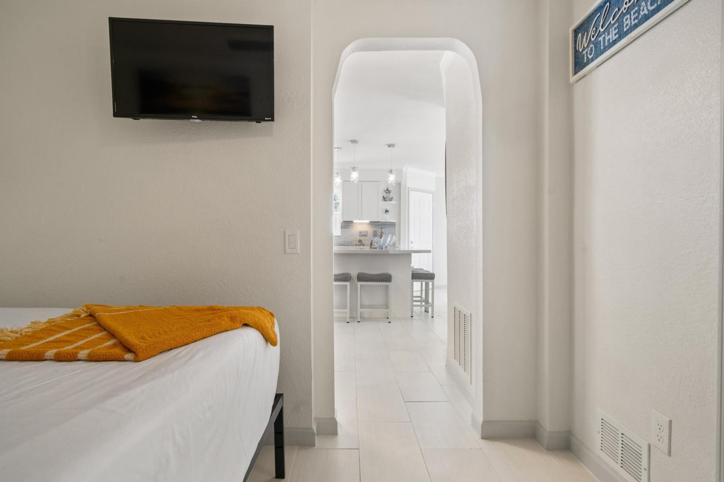 Luxury Oceanfront steps to Beach & Town, Best views!