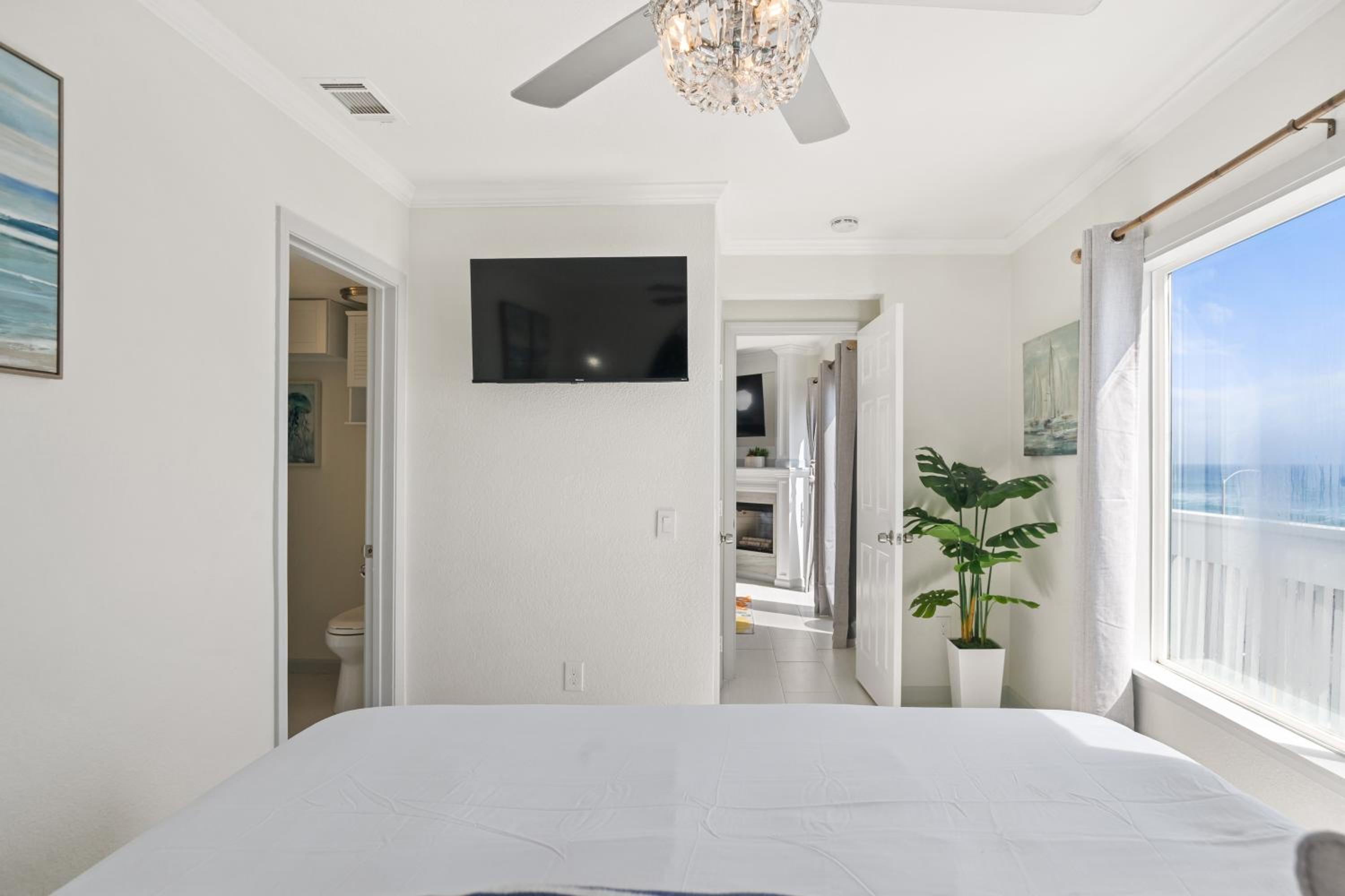 Luxury Oceanfront steps to Beach & Town, Best views!