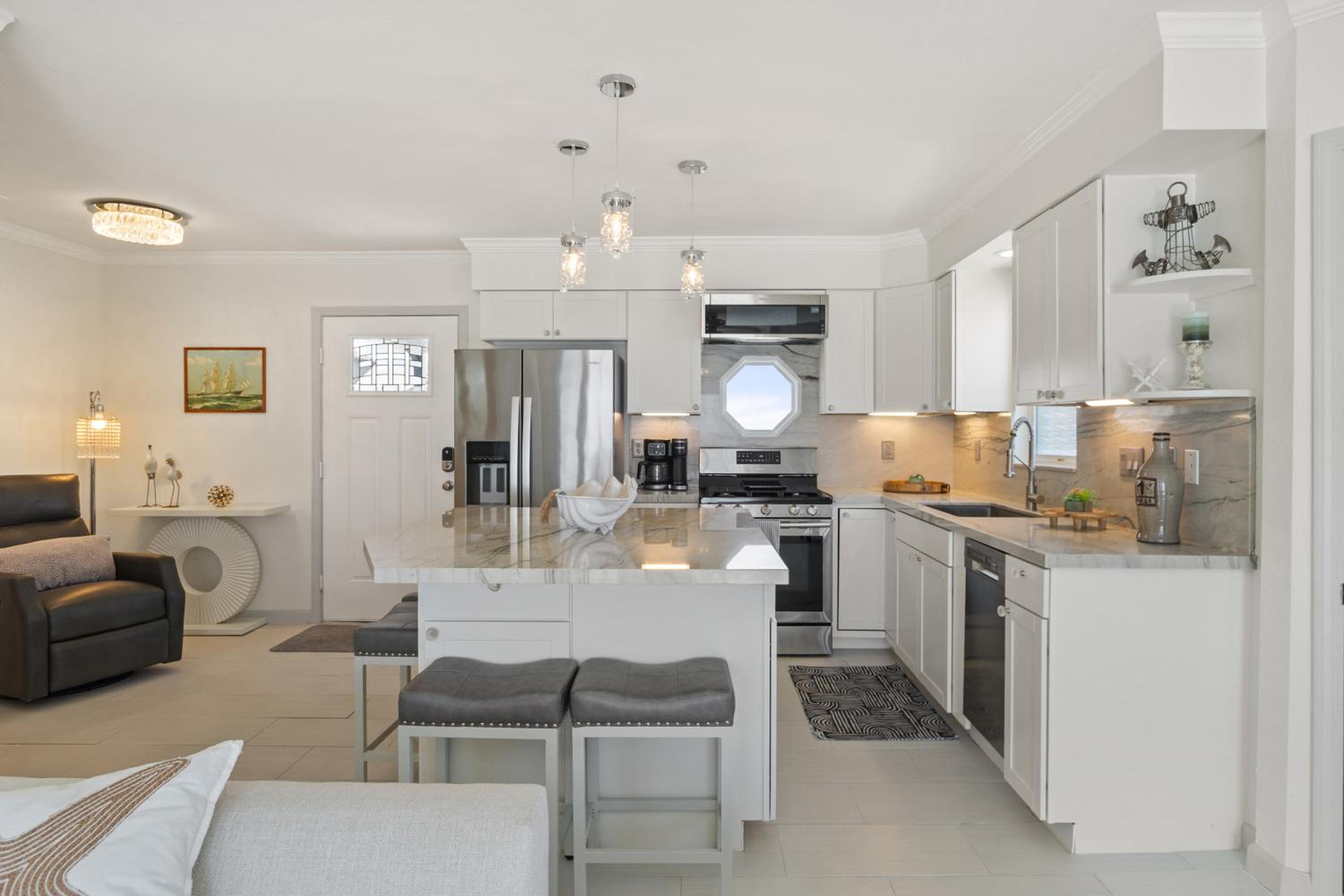 Luxury Oceanfront steps to Beach & Town, Best views!