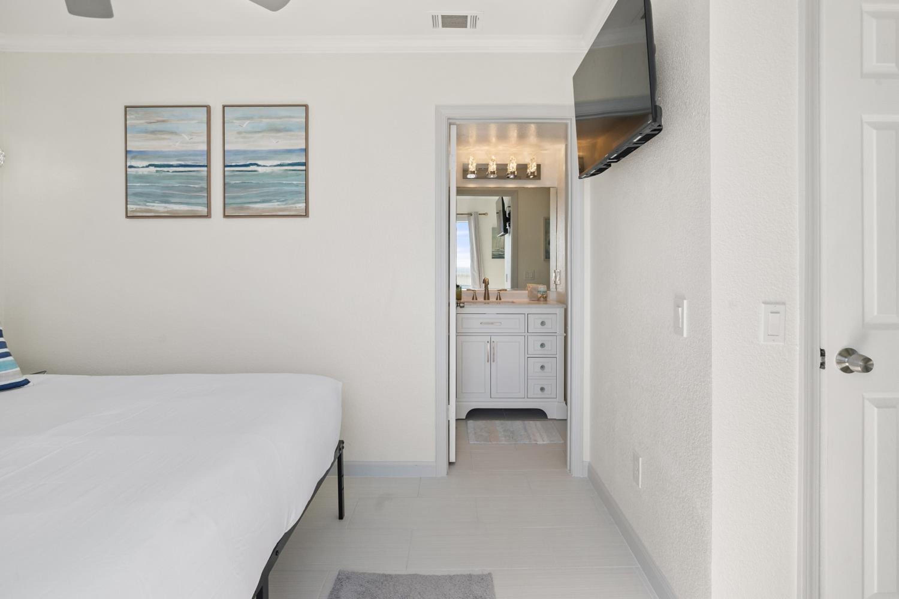 Luxury Oceanfront steps to Beach & Town, Best views!