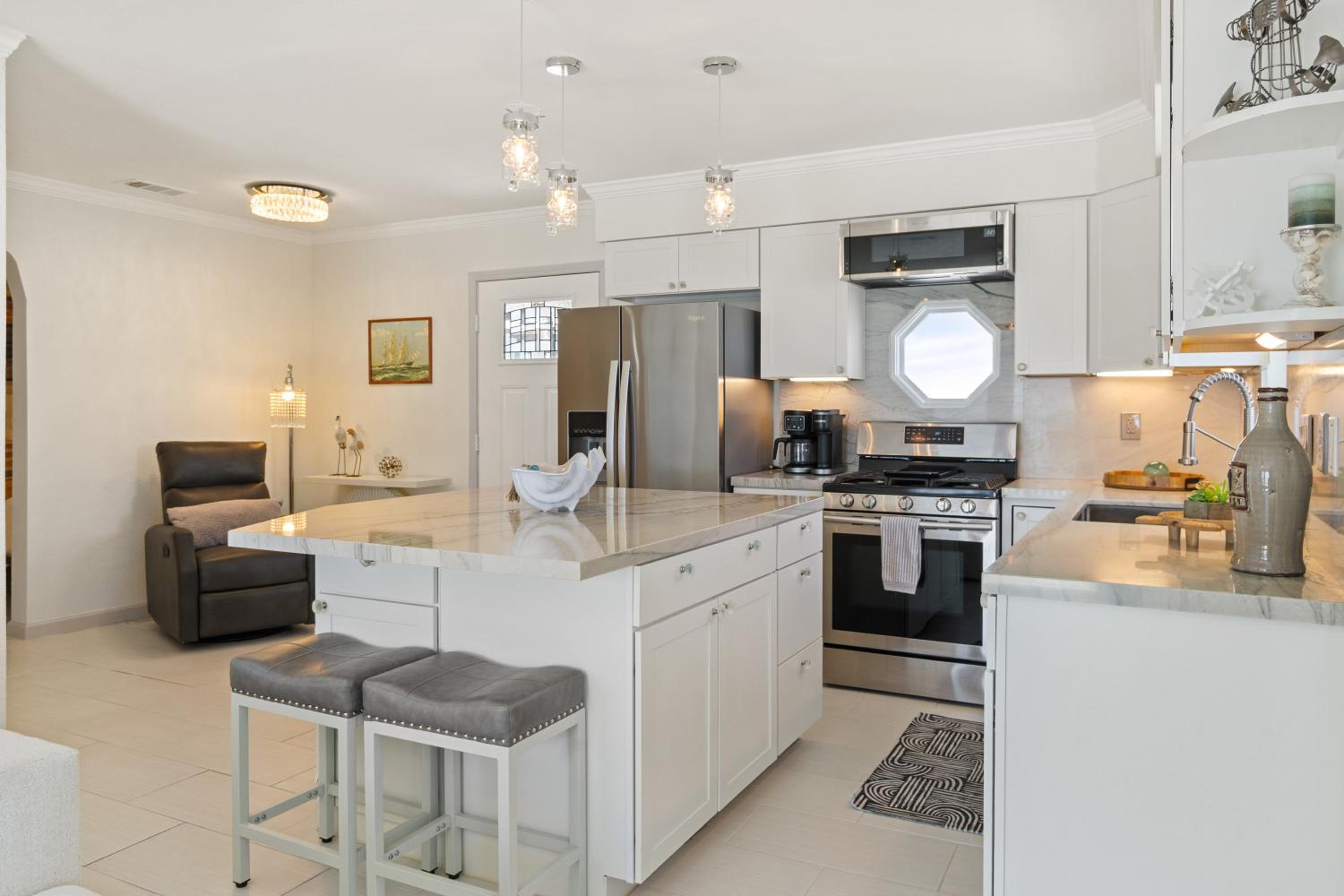 Luxury Oceanfront steps to Beach & Town, Best views!