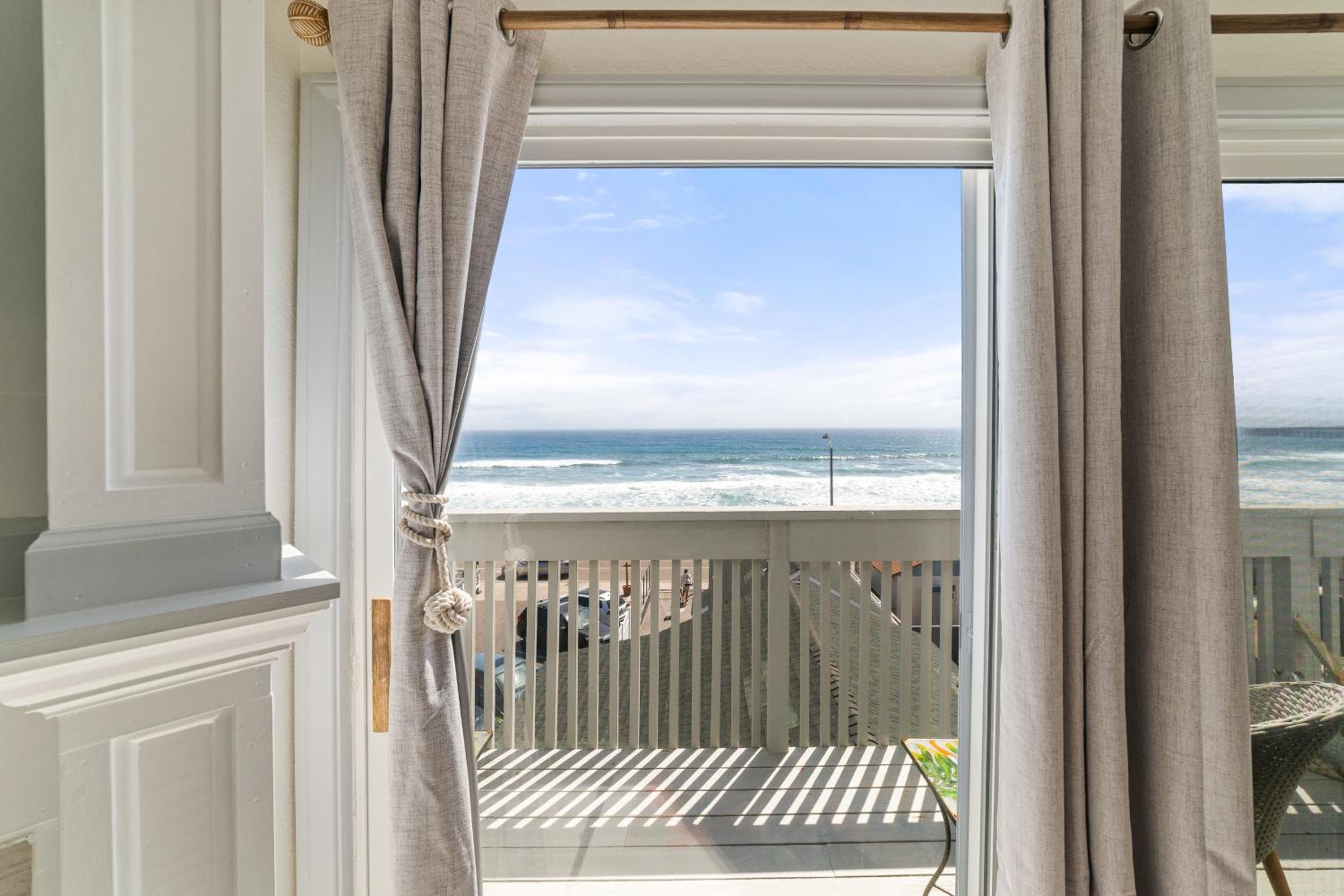 Luxury Oceanfront steps to Beach & Town, Best views!