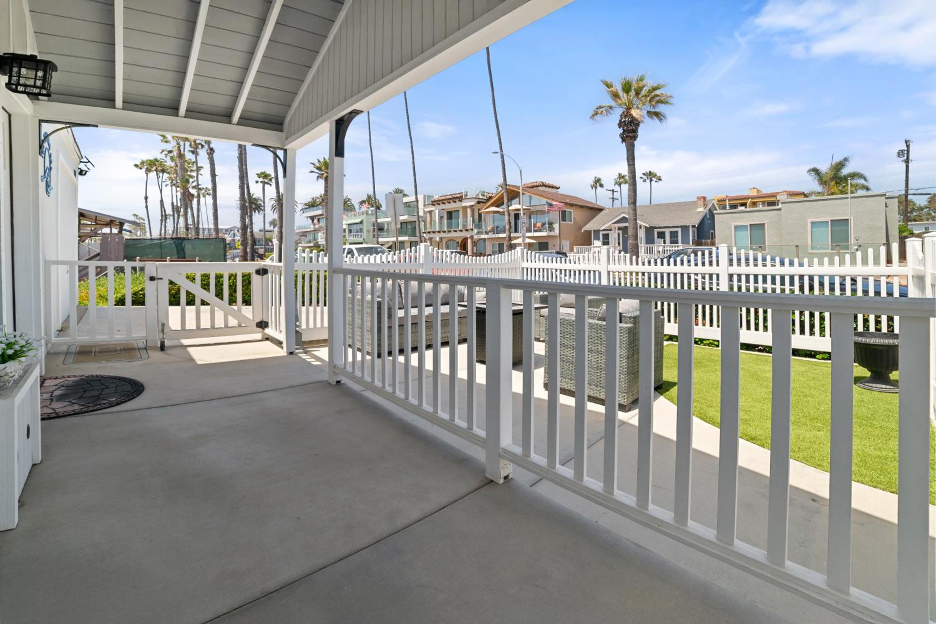 Luxury Oceanfront steps to Beach & Town, Best views!