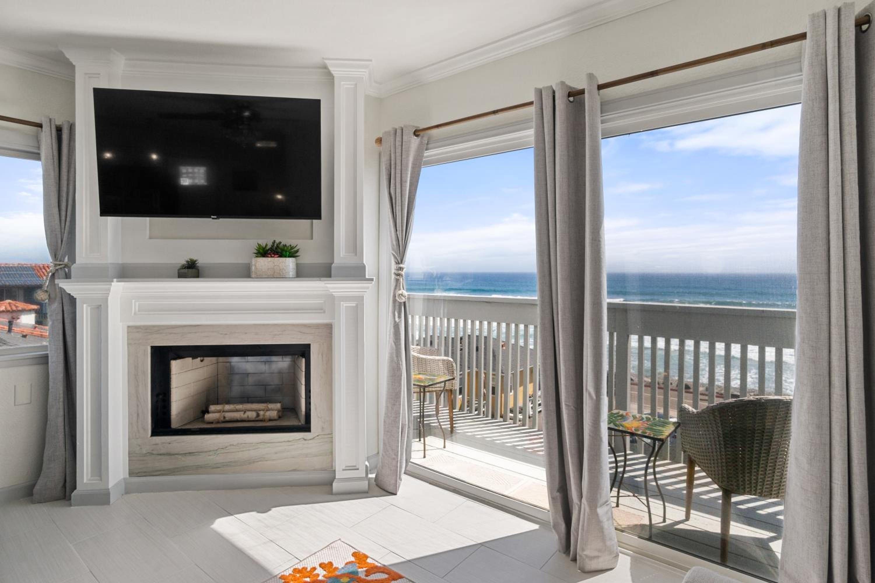 Luxury Oceanfront steps to Beach & Town, Best views!