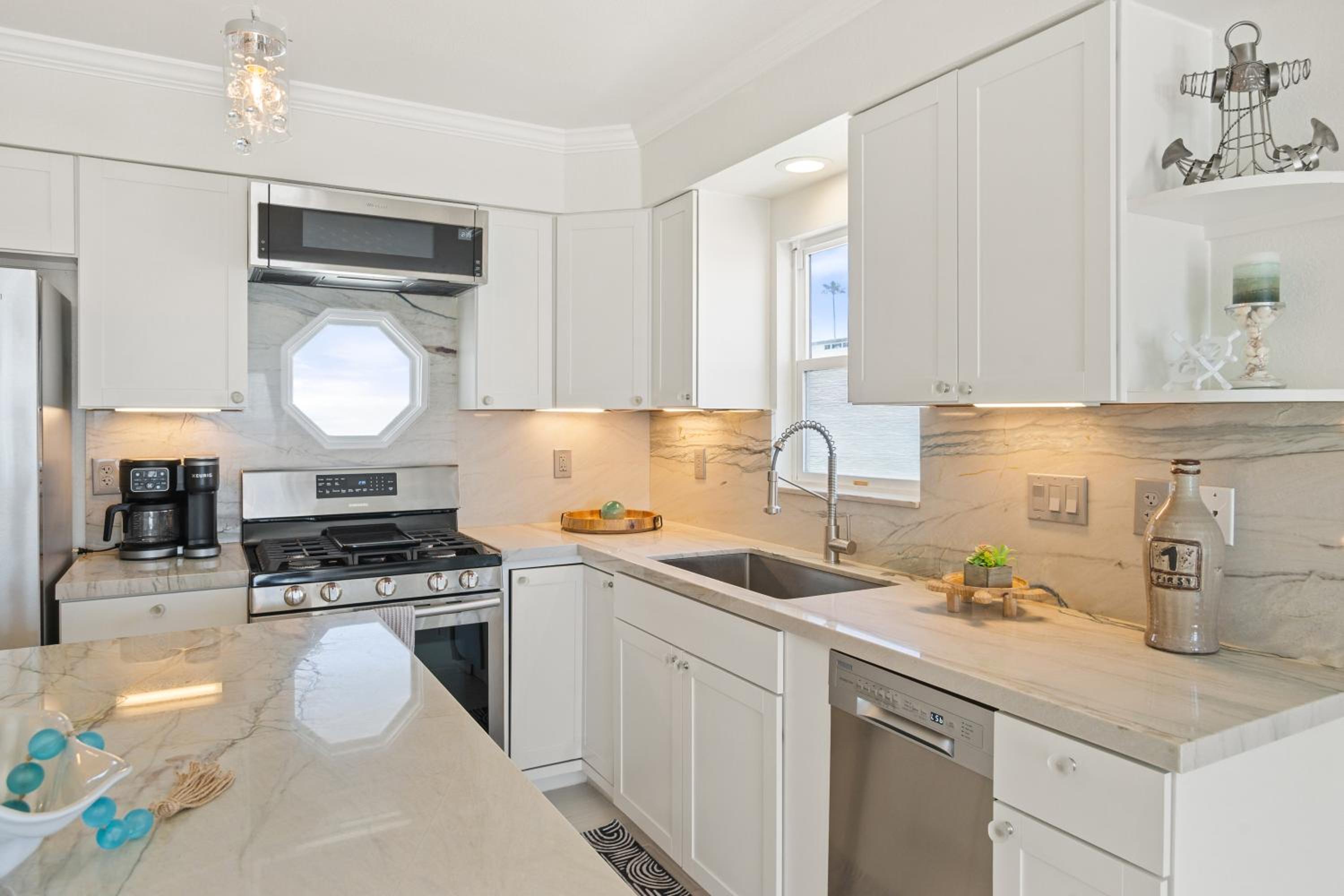 Luxury Oceanfront steps to Beach & Town, Best views!