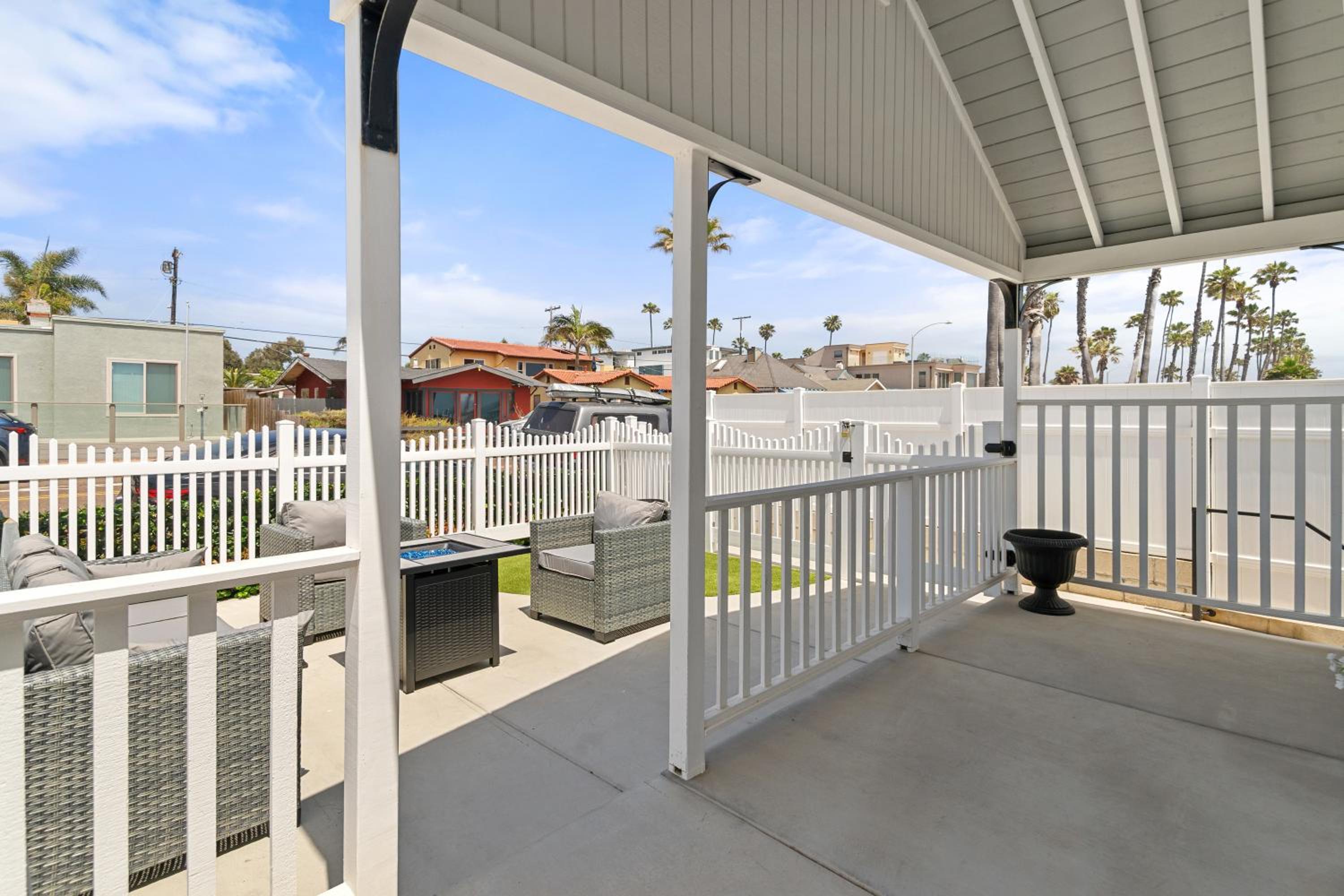 Luxury Oceanfront steps to Beach & Town, Best views!