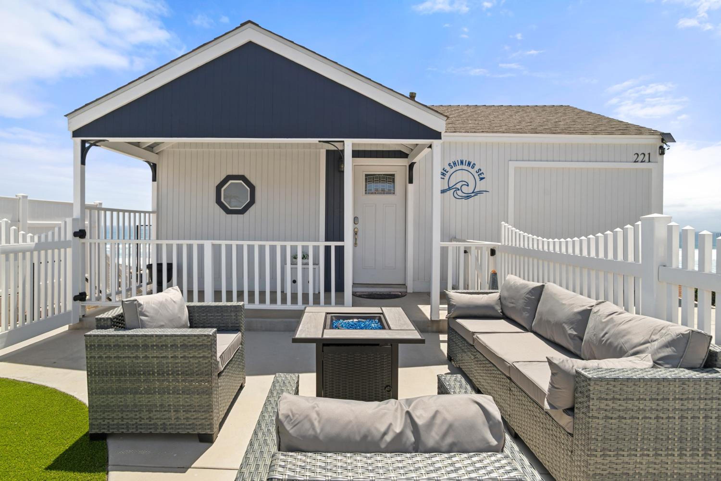 Luxury Oceanfront steps to Beach & Town, Best views!