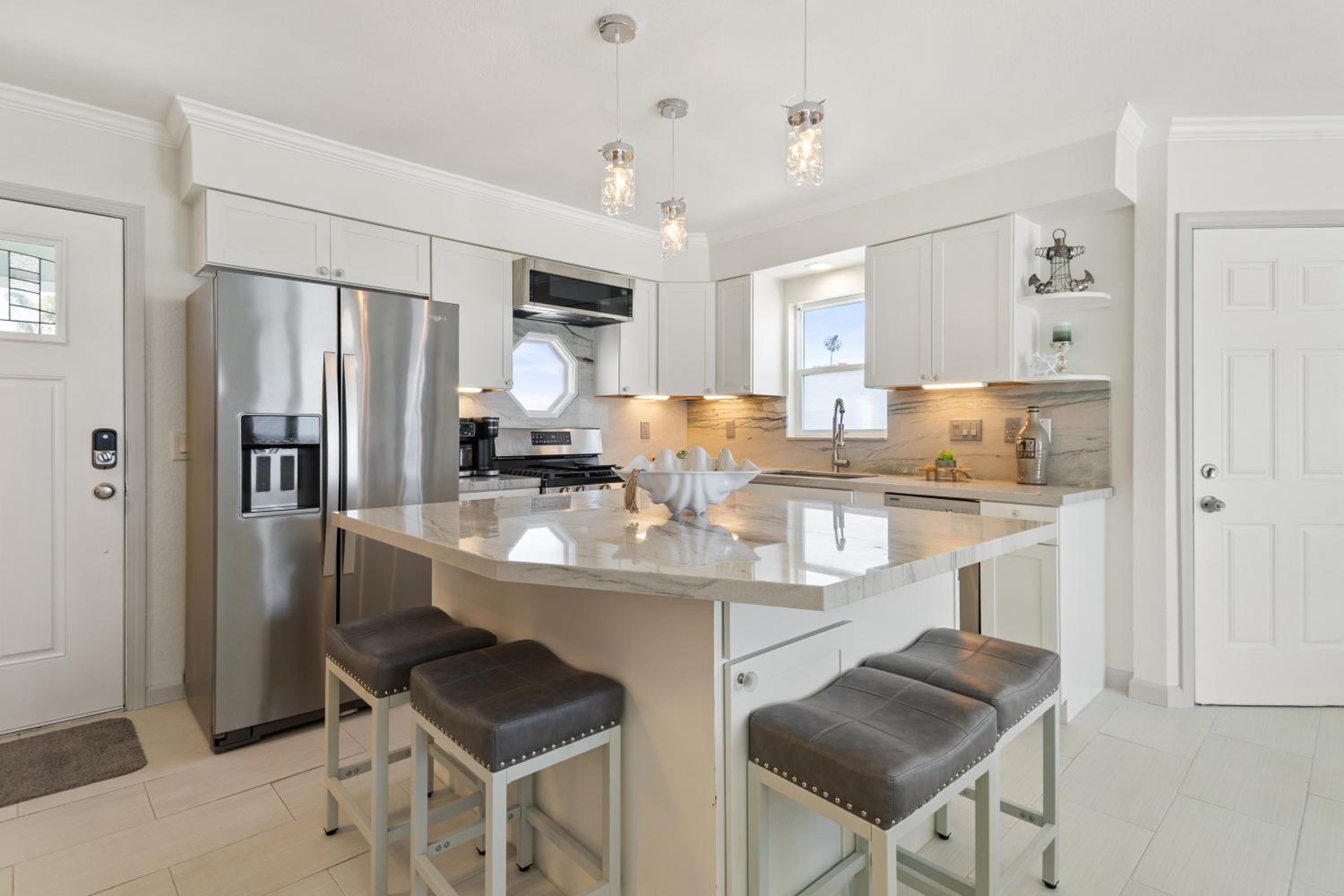Luxury Oceanfront steps to Beach & Town, Best views!