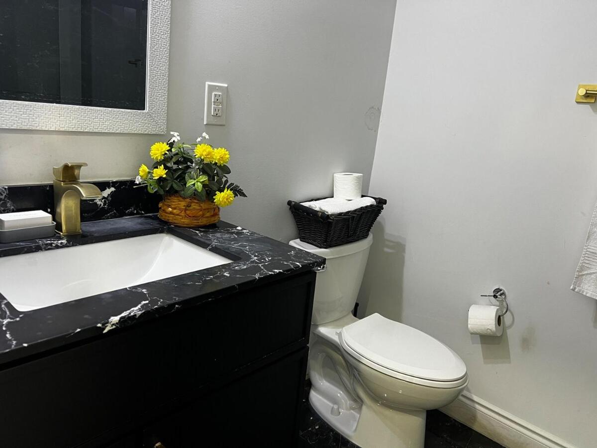 Three Bedroom Spacious Bangalow with Free Parking, closer to commercial area and highways