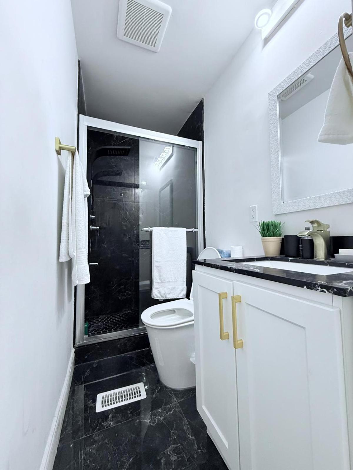 Three Bedroom Spacious Bangalow with Free Parking, closer to commercial area and highways