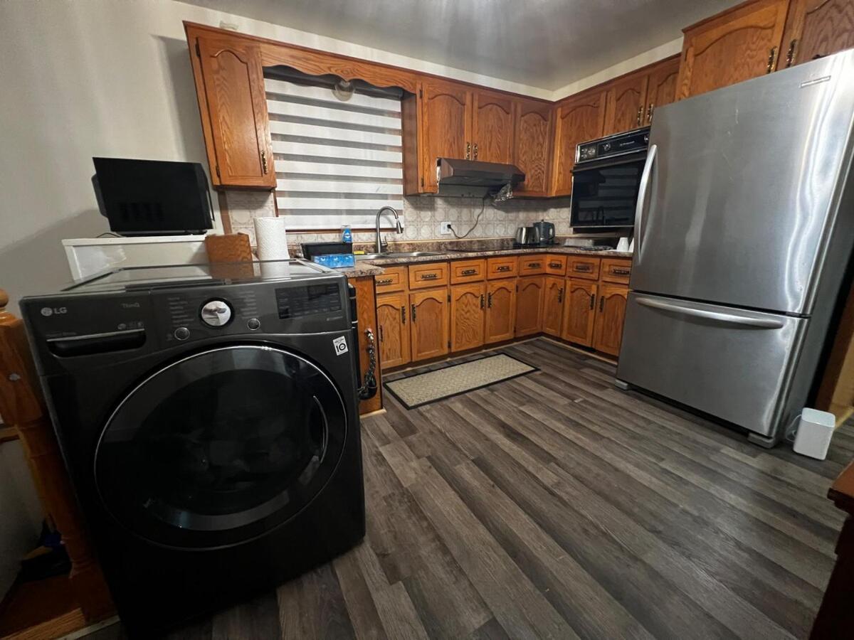 Three Bedroom Spacious Bangalow with Free Parking, closer to commercial area and highways