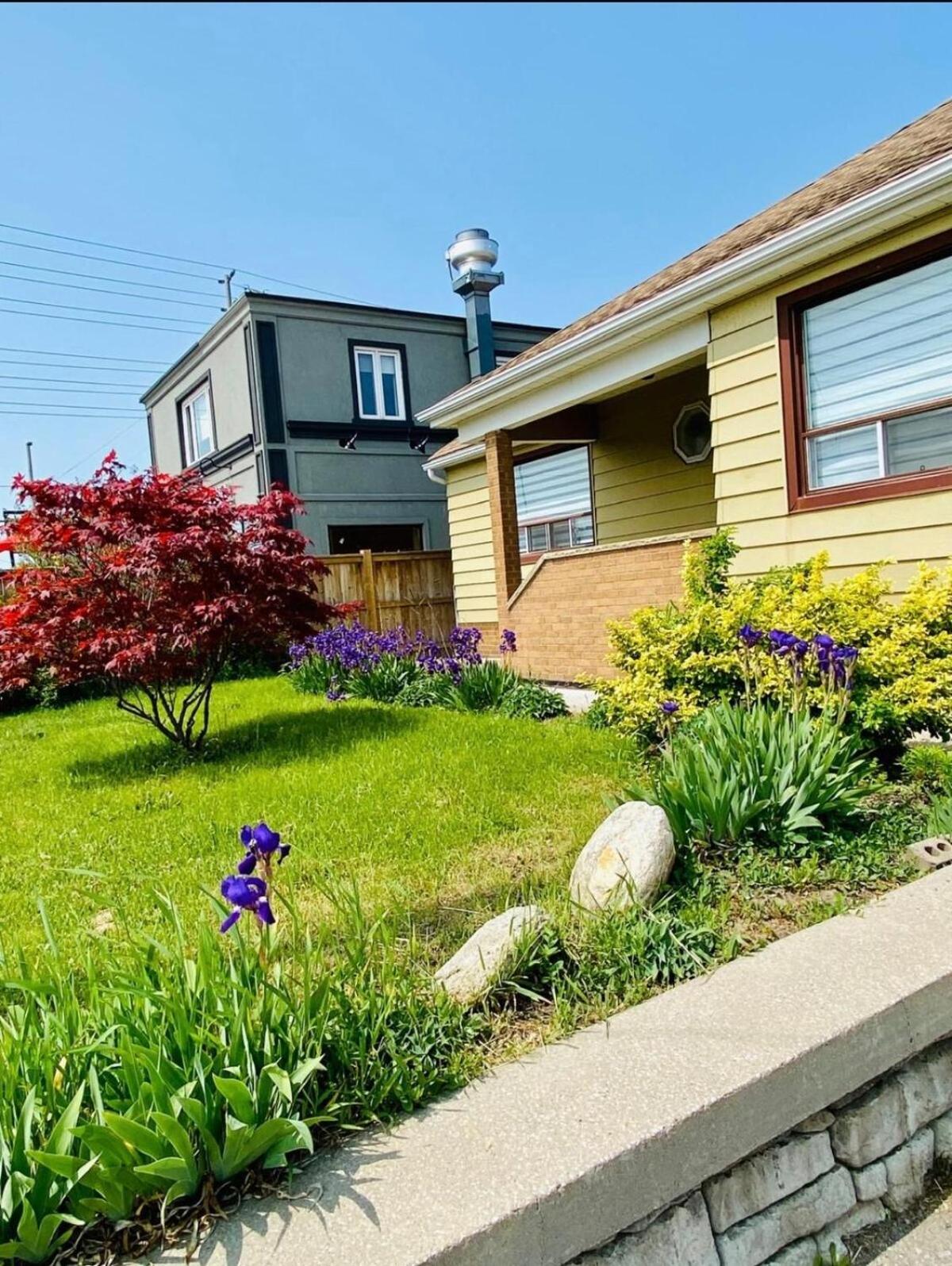 Three Bedroom Spacious Bangalow with Free Parking, closer to commercial area and highways