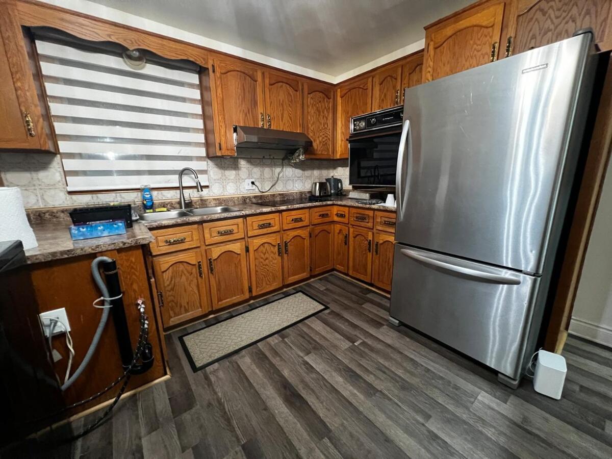 Three Bedroom Spacious Bangalow with Free Parking, closer to commercial area and highways