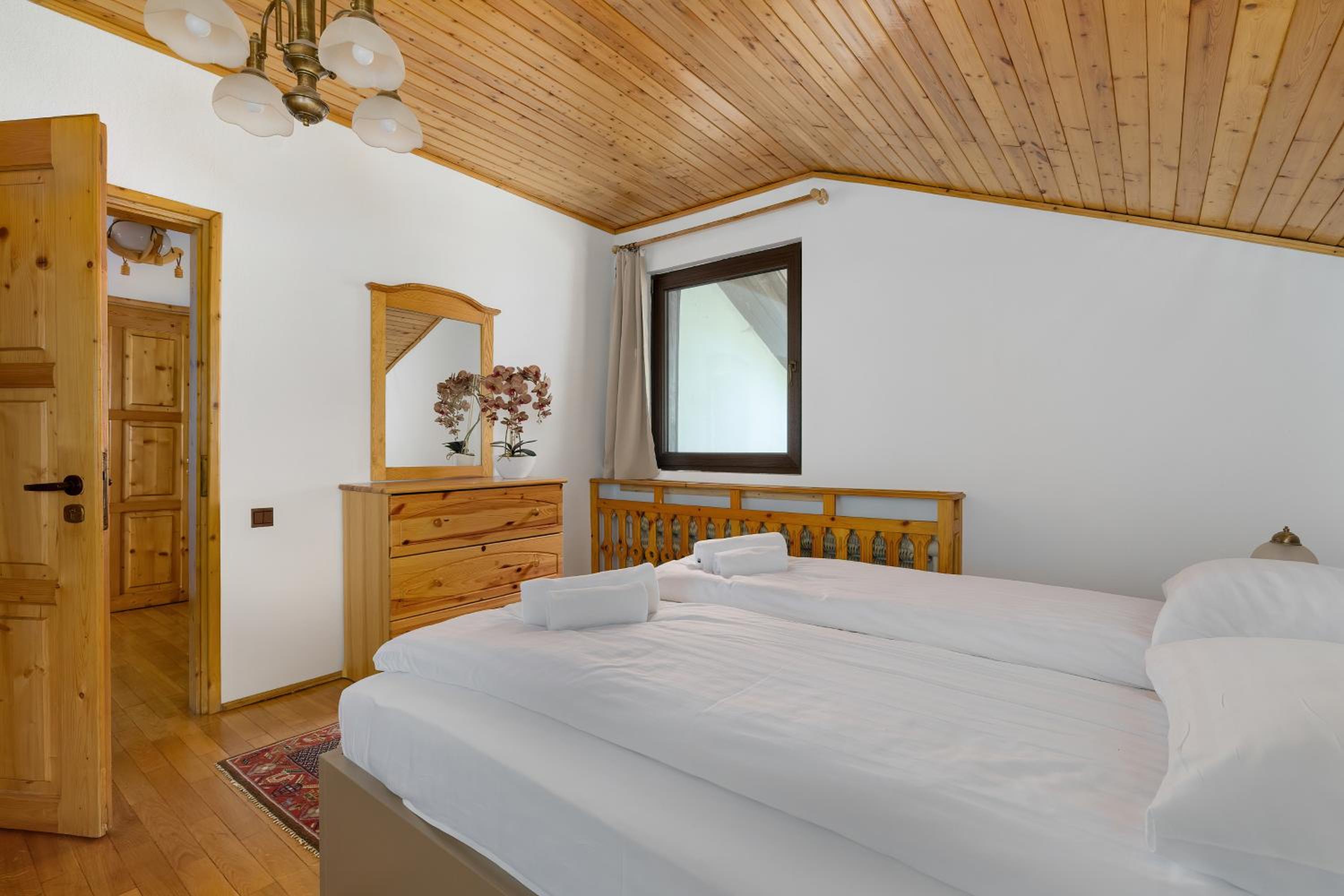 Bystra Unique House in the Mountains with Terrace, Garden & Parking by Noclegi Renters, photo 43
