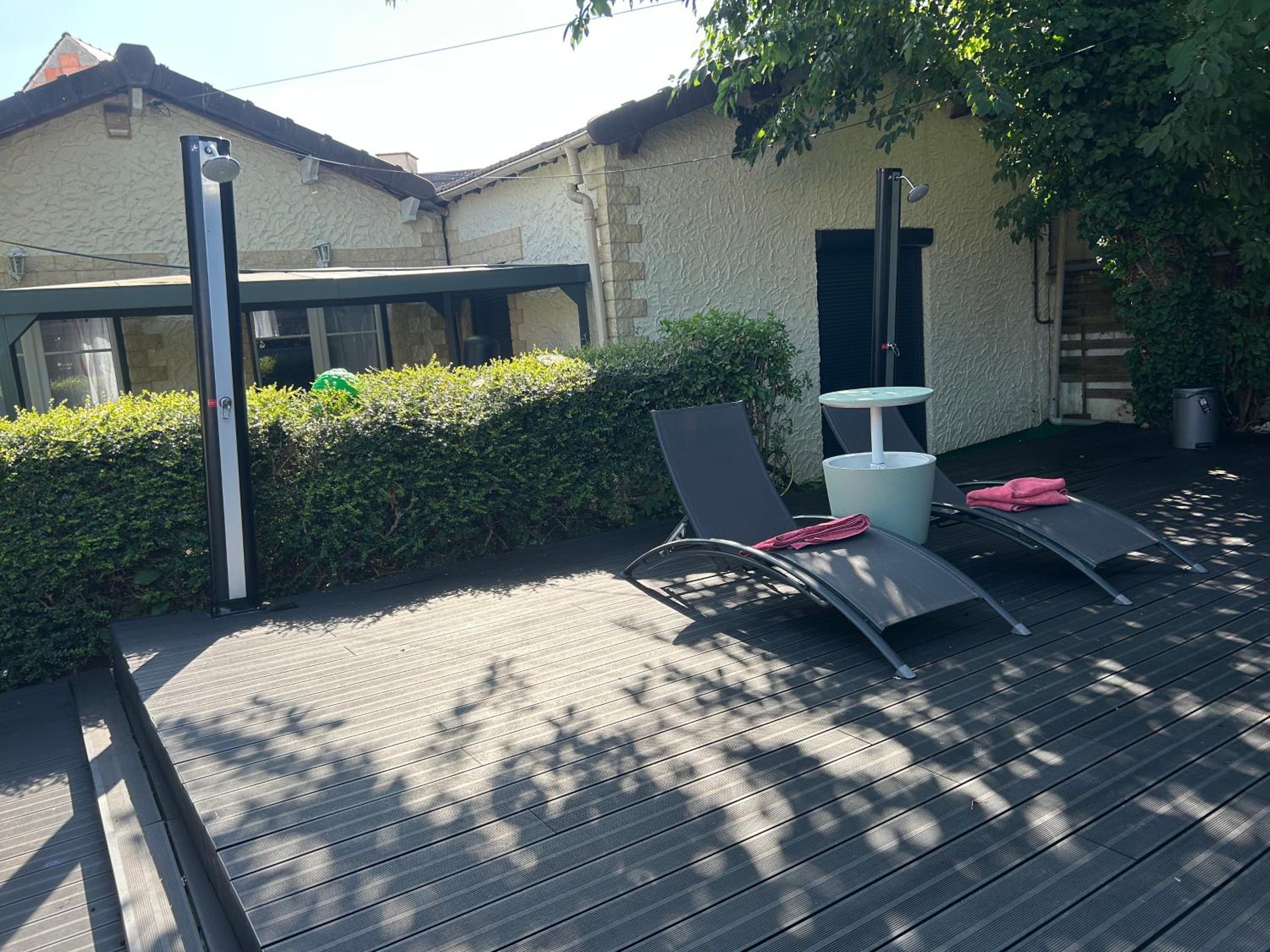 Villa Maxonale près de Paris avec Piscine Chauffée, Sauna et Jacuzzi