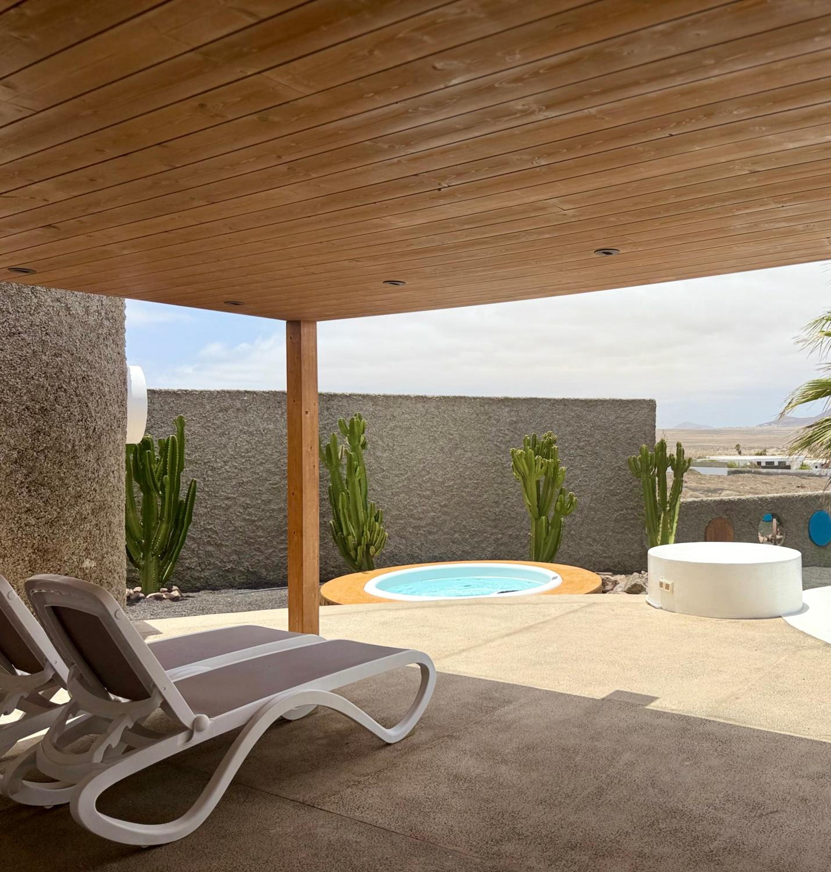 Canaryislandshost l Origen