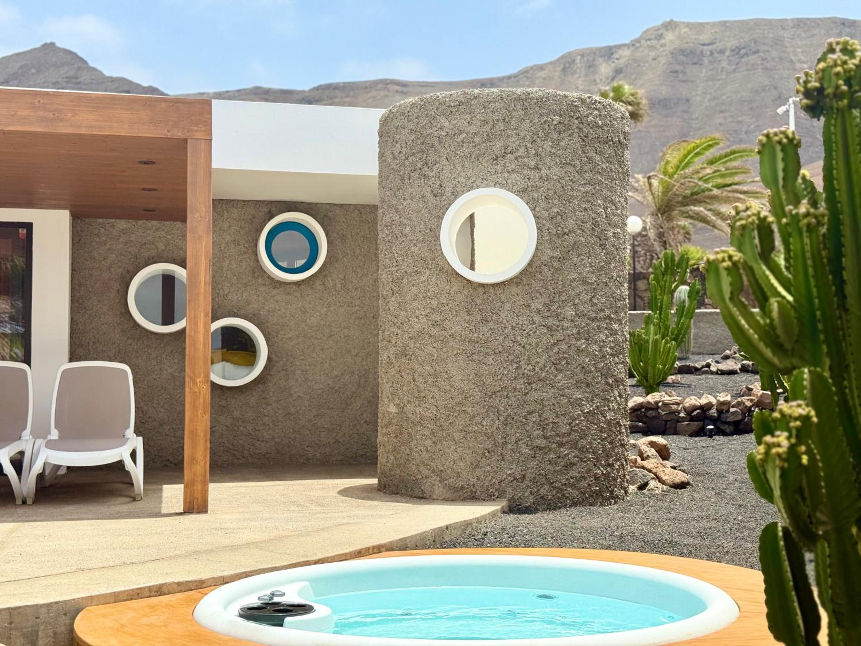Canaryislandshost l Origen