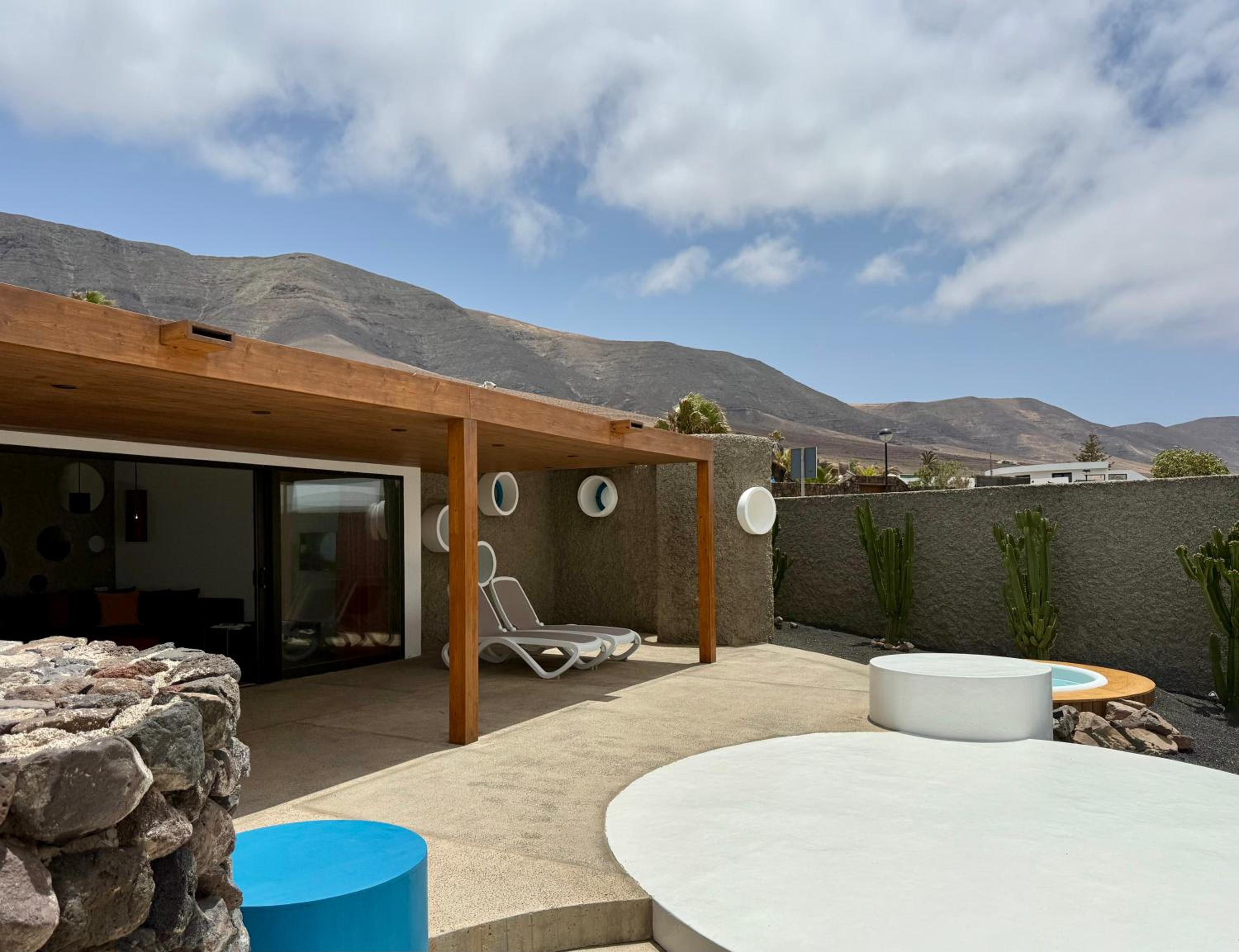 Canaryislandshost l Origen