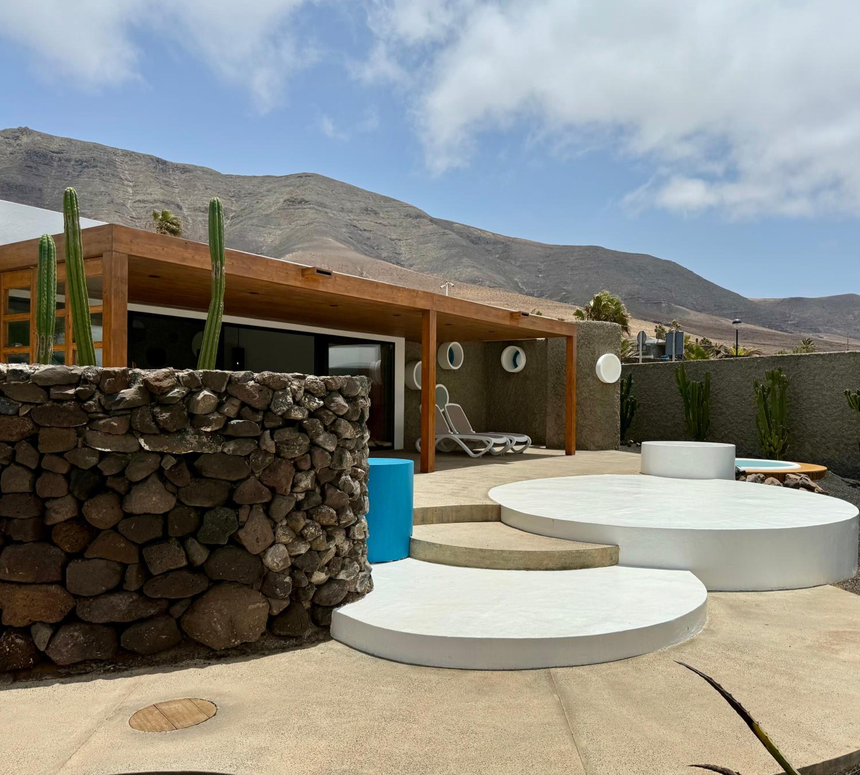 Canaryislandshost l Origen