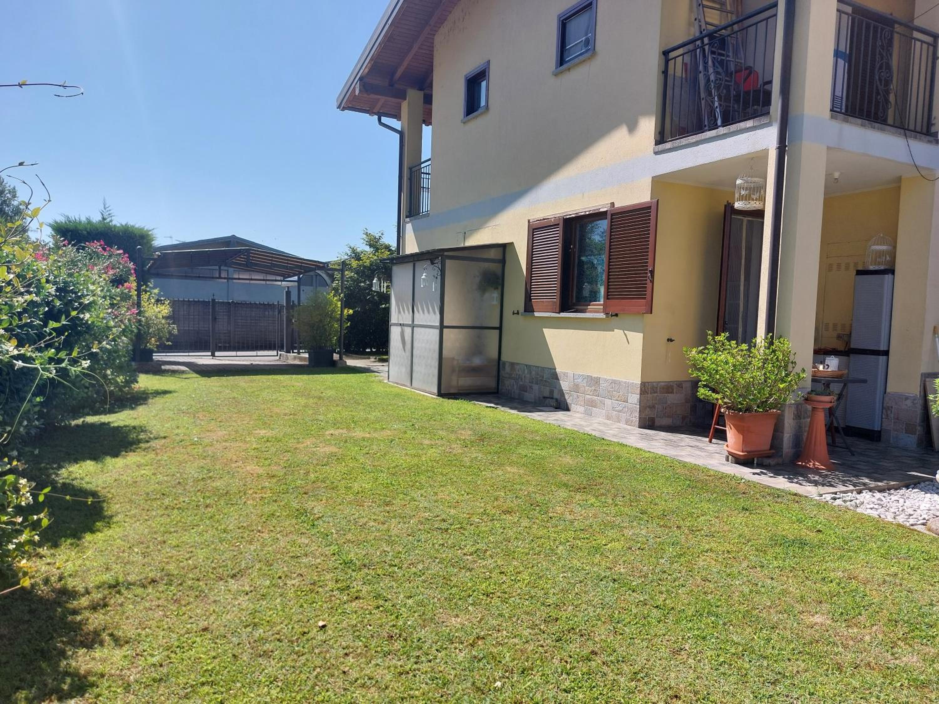 Arona - Lake Maggiore Entire Home - parking