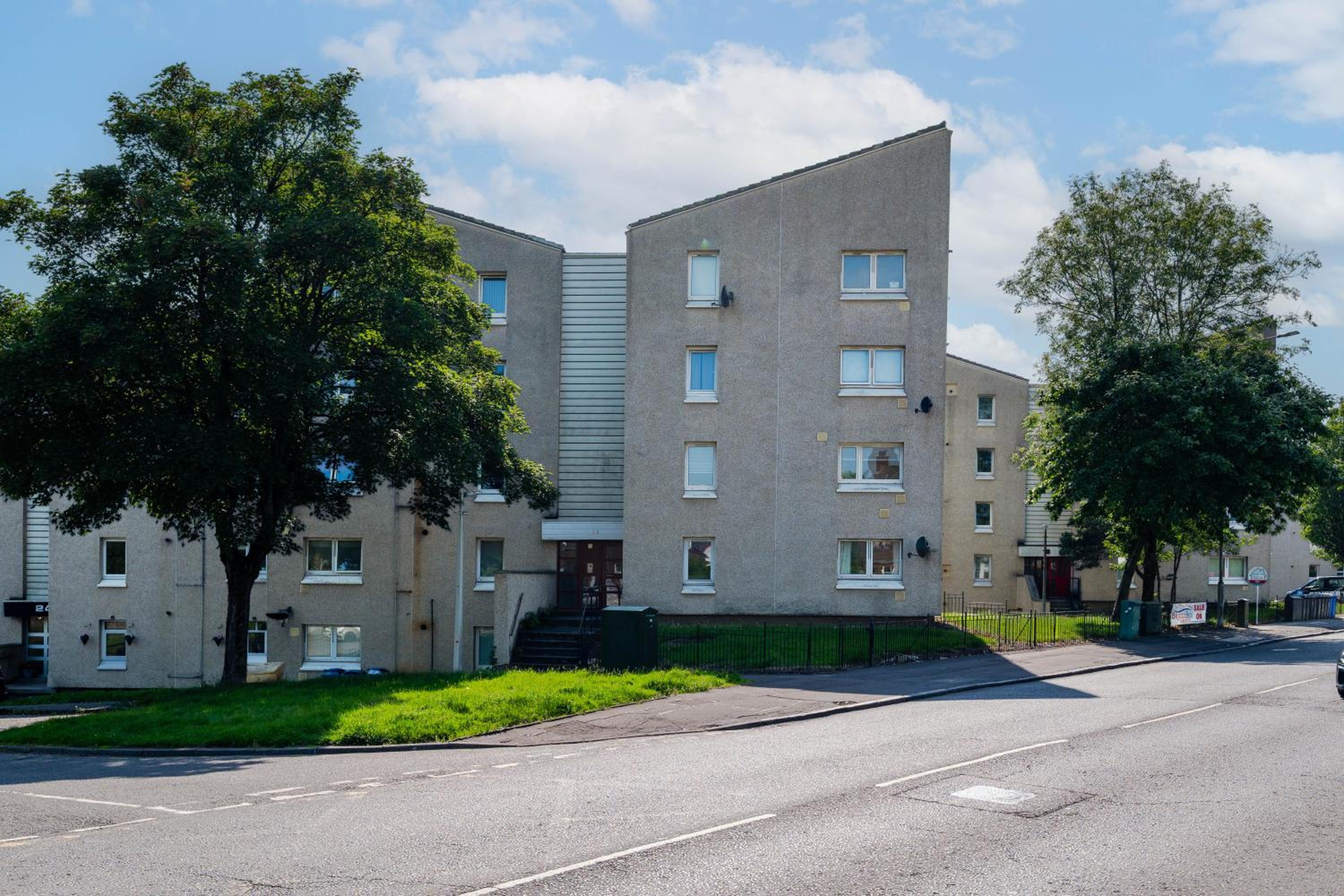 2 Bedroom Flat - Free Parking- by Holiday Homes