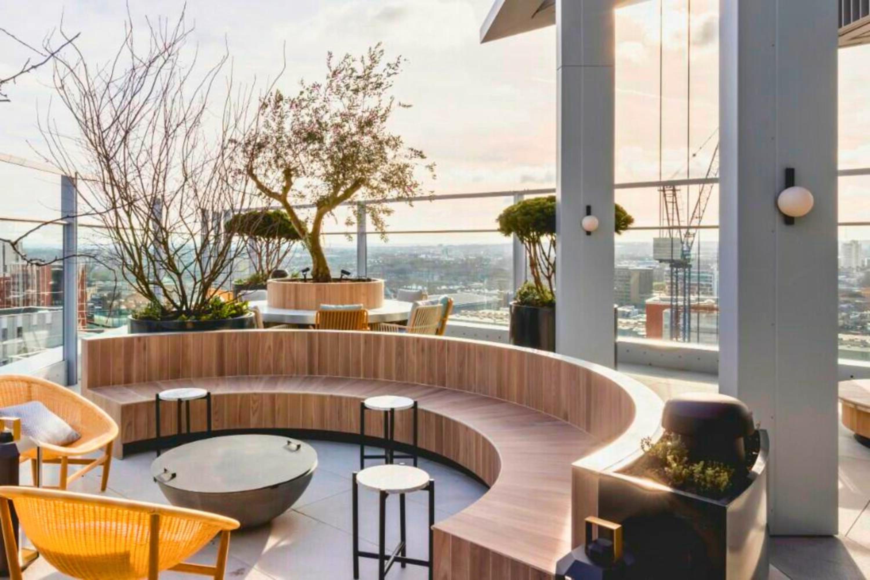 Luxury Penthouse 2Bed 2Bath 2Balcony London Eye & River Views with GYM & AC & Incredible Rooftop View