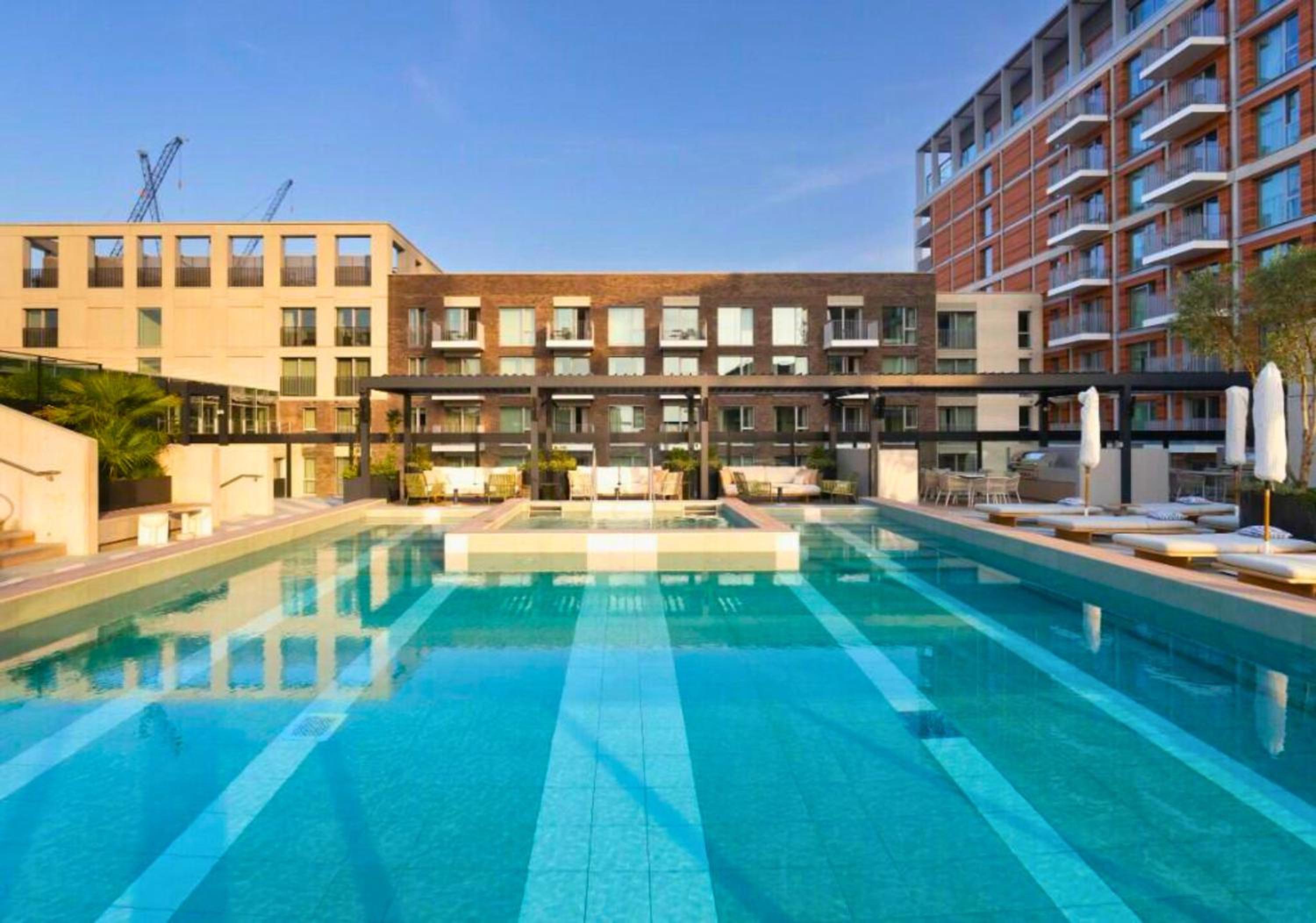 Luxury Penthouse 2Bed 2Bath 2Balcony London Eye & River Views with GYM & AC & Incredible Rooftop View