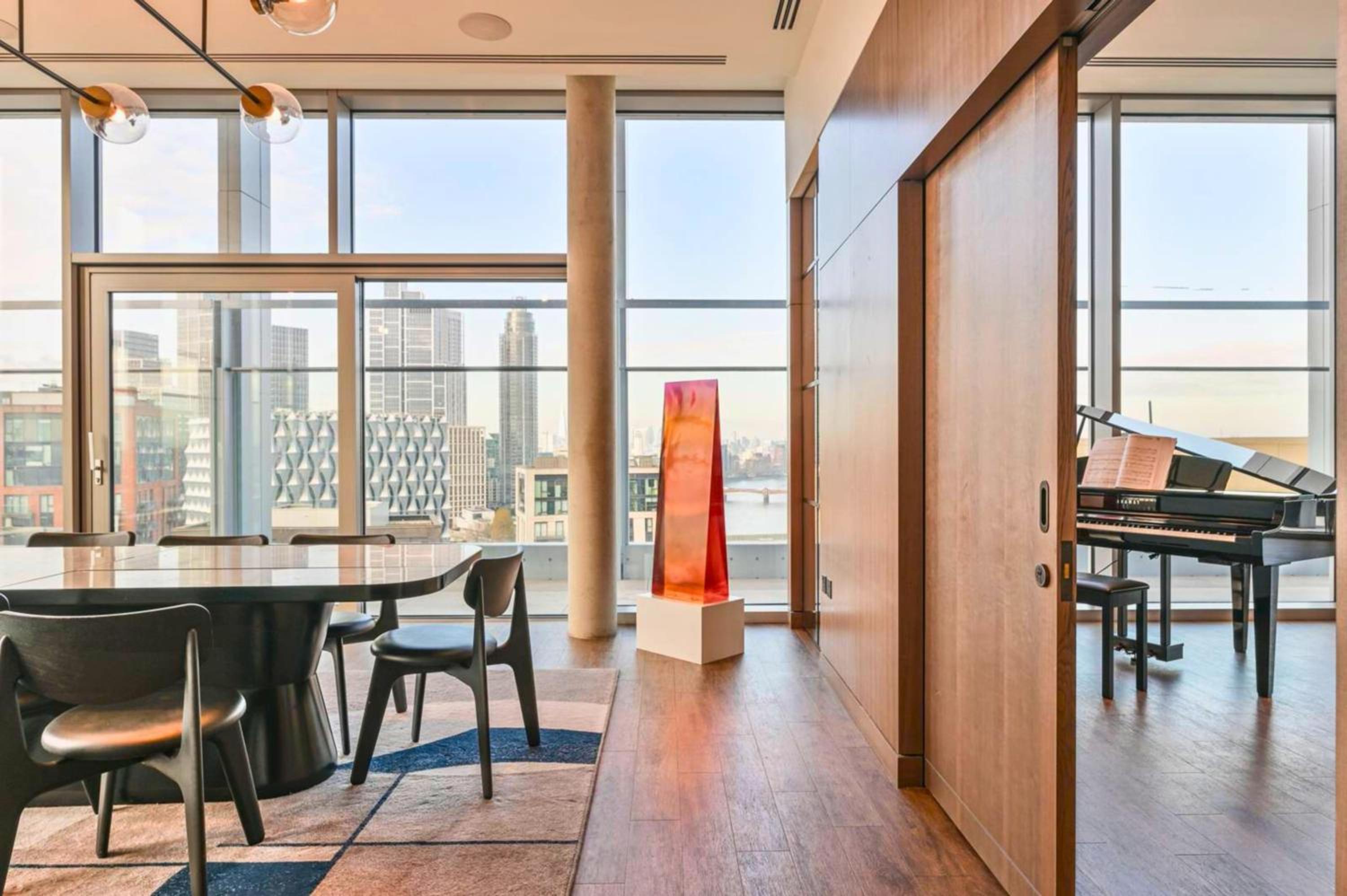 Luxury Penthouse 2Bed 2Bath 2Balcony London Eye & River Views with GYM & AC & Incredible Rooftop View