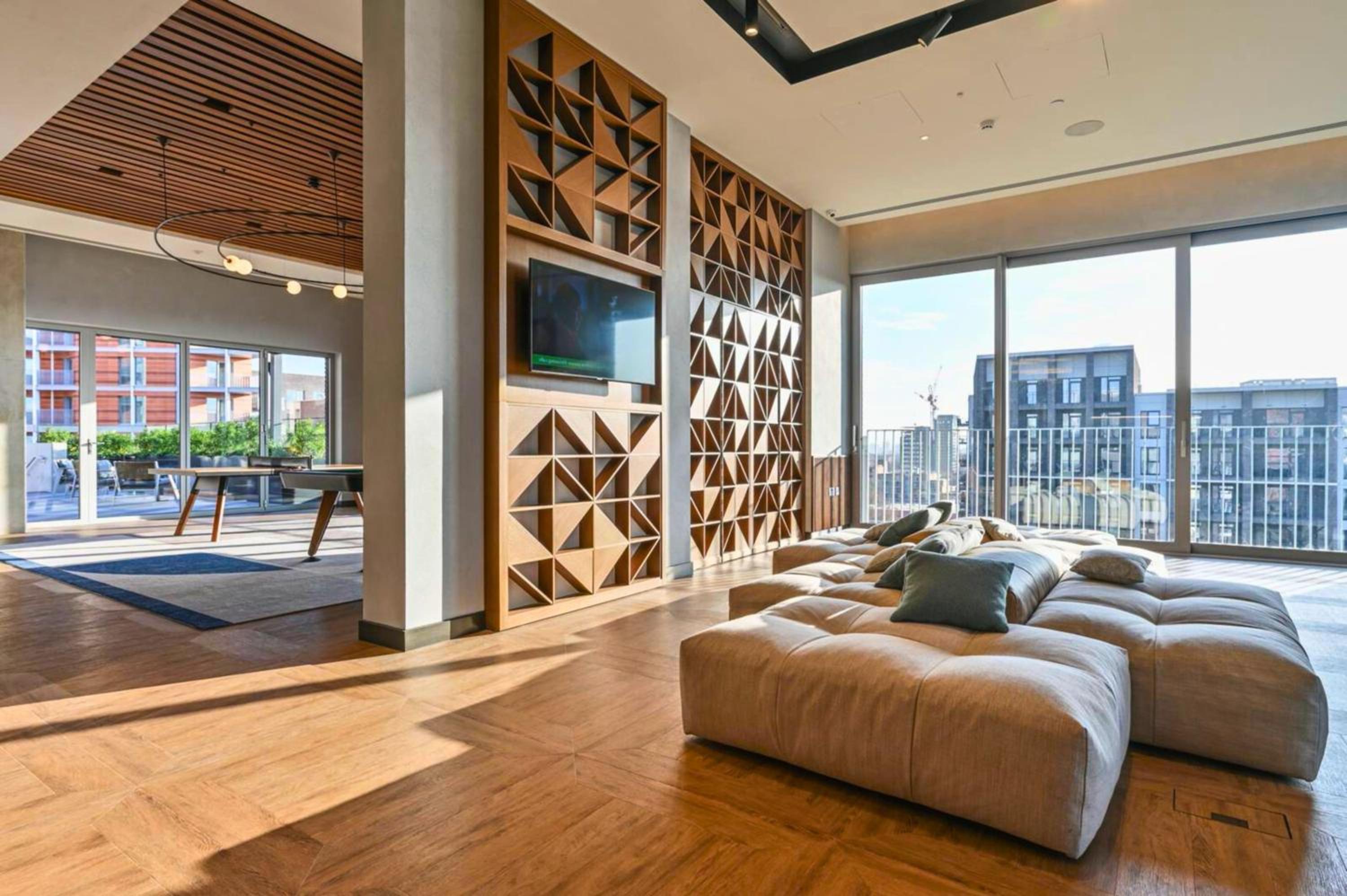 Luxury Penthouse 2Bed 2Bath 2Balcony London Eye & River Views with GYM & AC & Incredible Rooftop View
