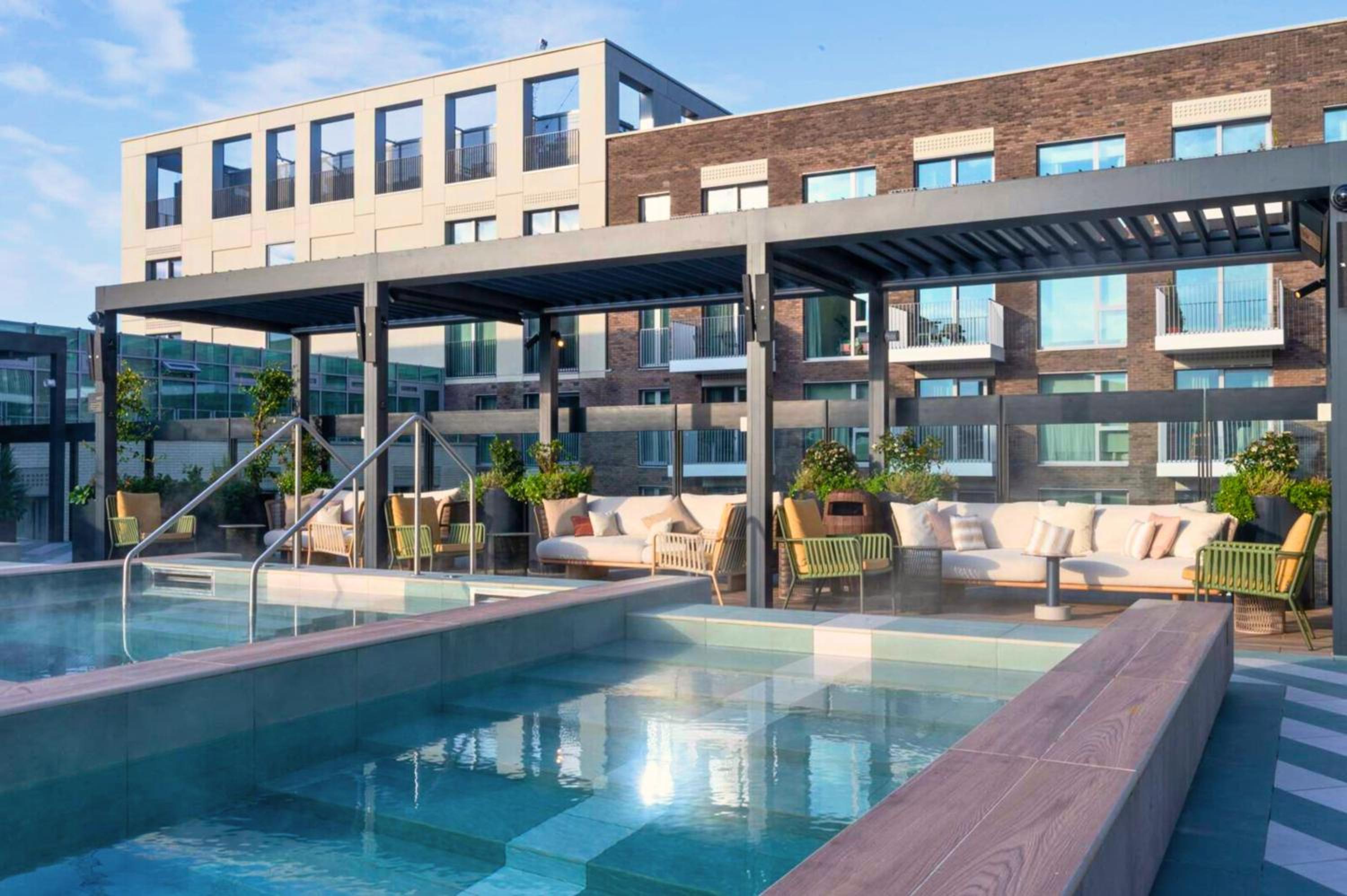 Luxury Penthouse 2Bed 2Bath 2Balcony London Eye & River Views with GYM & AC & Incredible Rooftop View