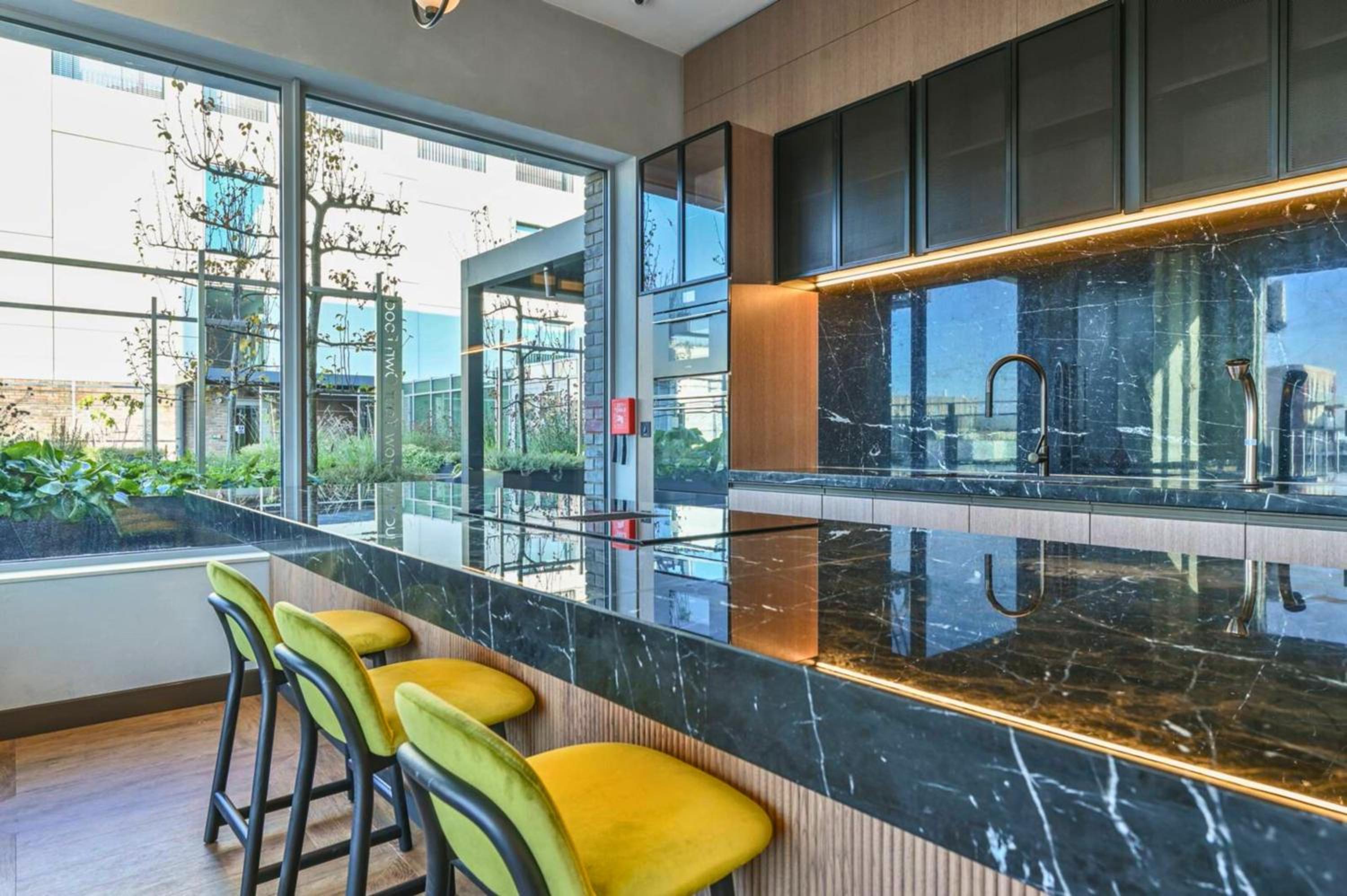 Luxury Penthouse 2Bed 2Bath 2Balcony London Eye & River Views with GYM & AC & Incredible Rooftop View