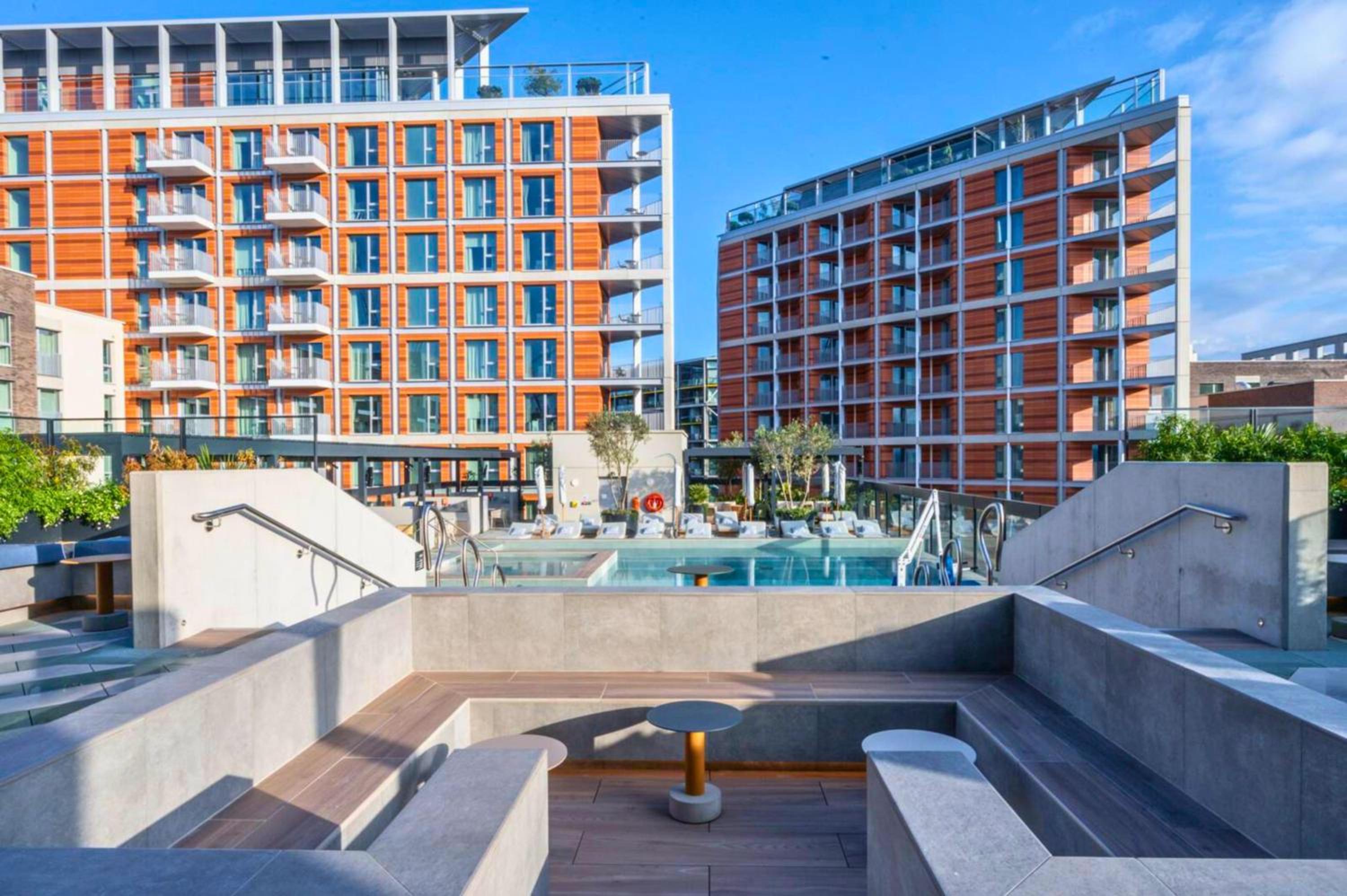 Luxury Penthouse 2Bed 2Bath 2Balcony London Eye & River Views with GYM & AC & Incredible Rooftop View