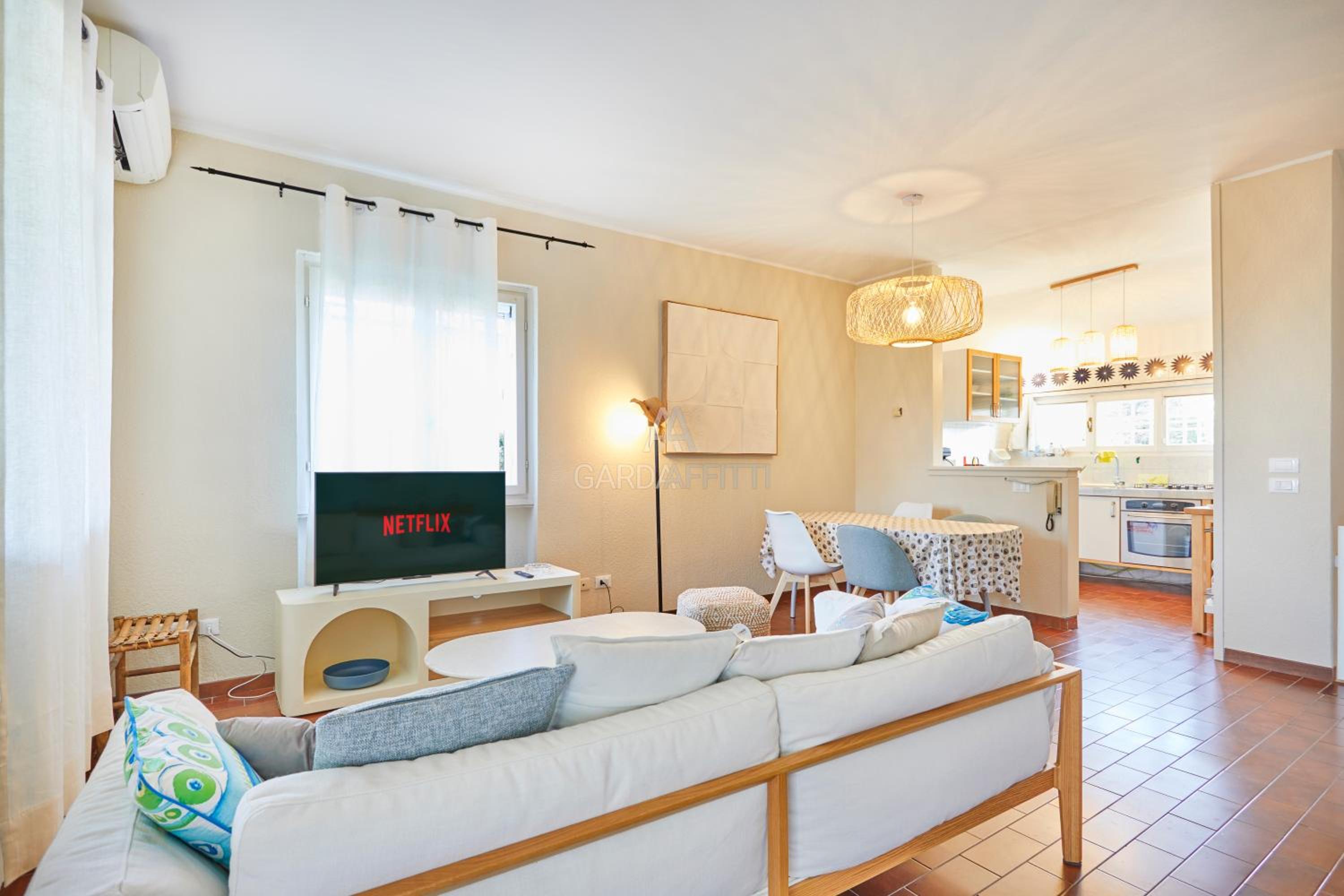 Villa Roma - Vista Lago e Relax tra Giardino e Terrazza