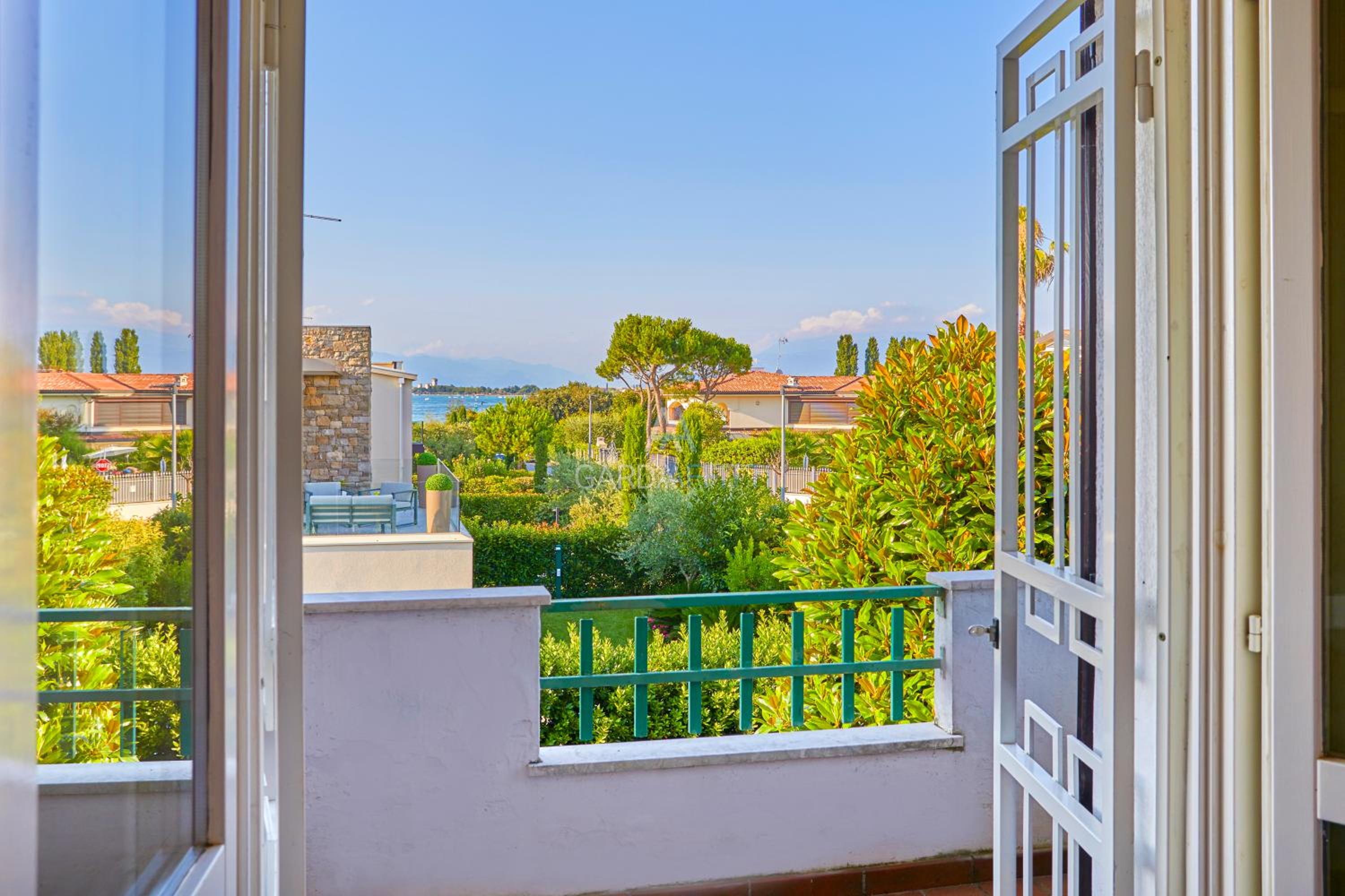 Villa Roma - Vista Lago e Relax tra Giardino e Terrazza