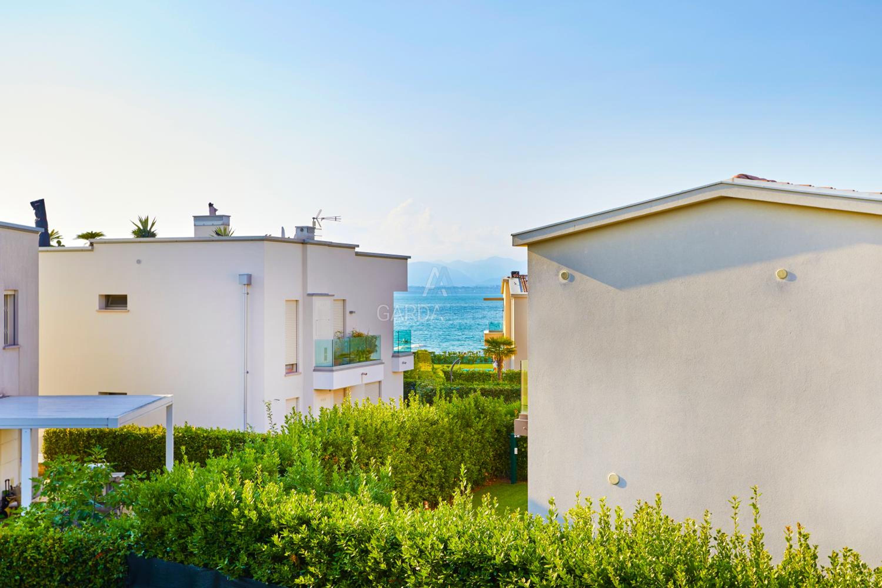 Villa Roma - Vista Lago e Relax tra Giardino e Terrazza