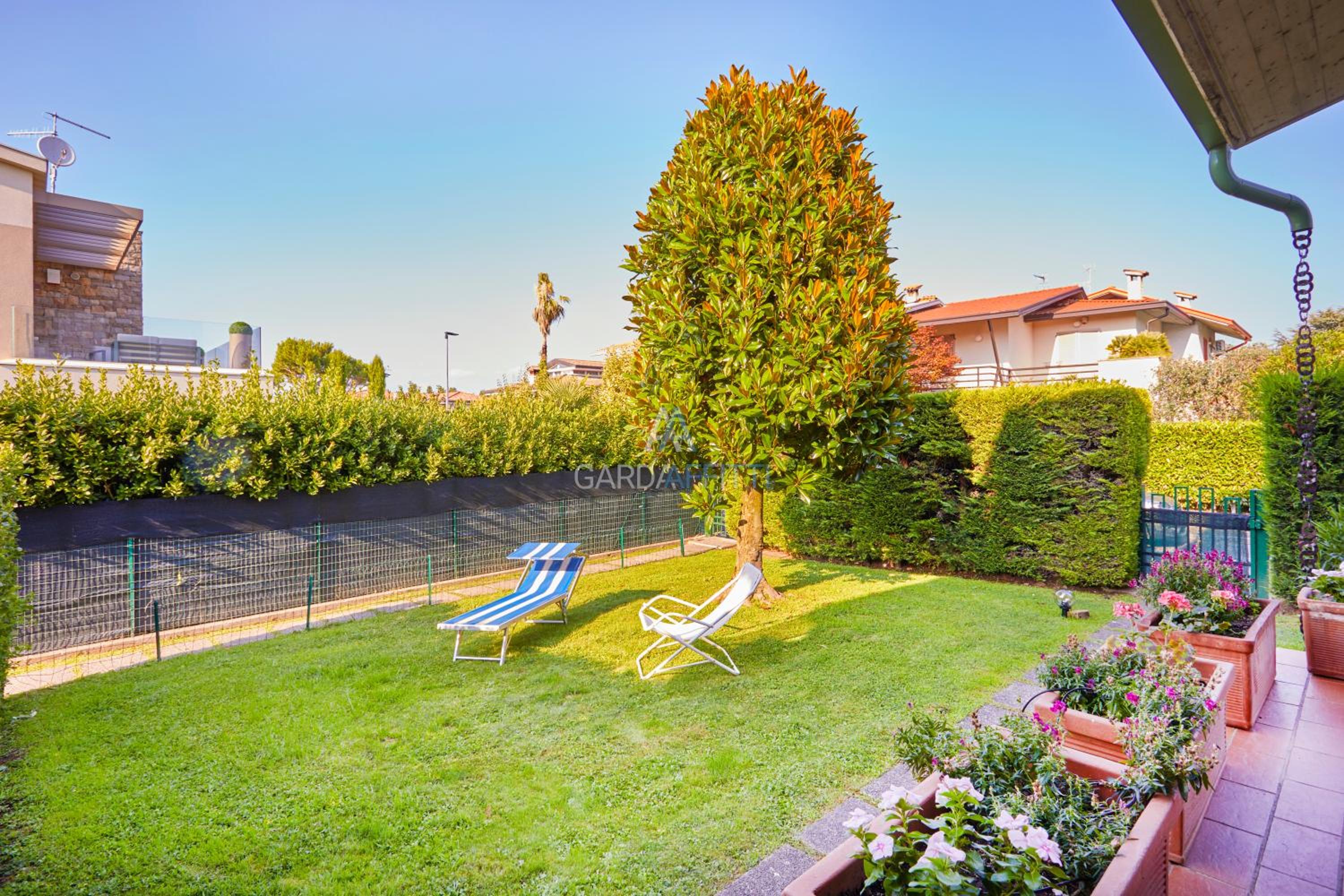 Villa Roma - Vista Lago e Relax tra Giardino e Terrazza