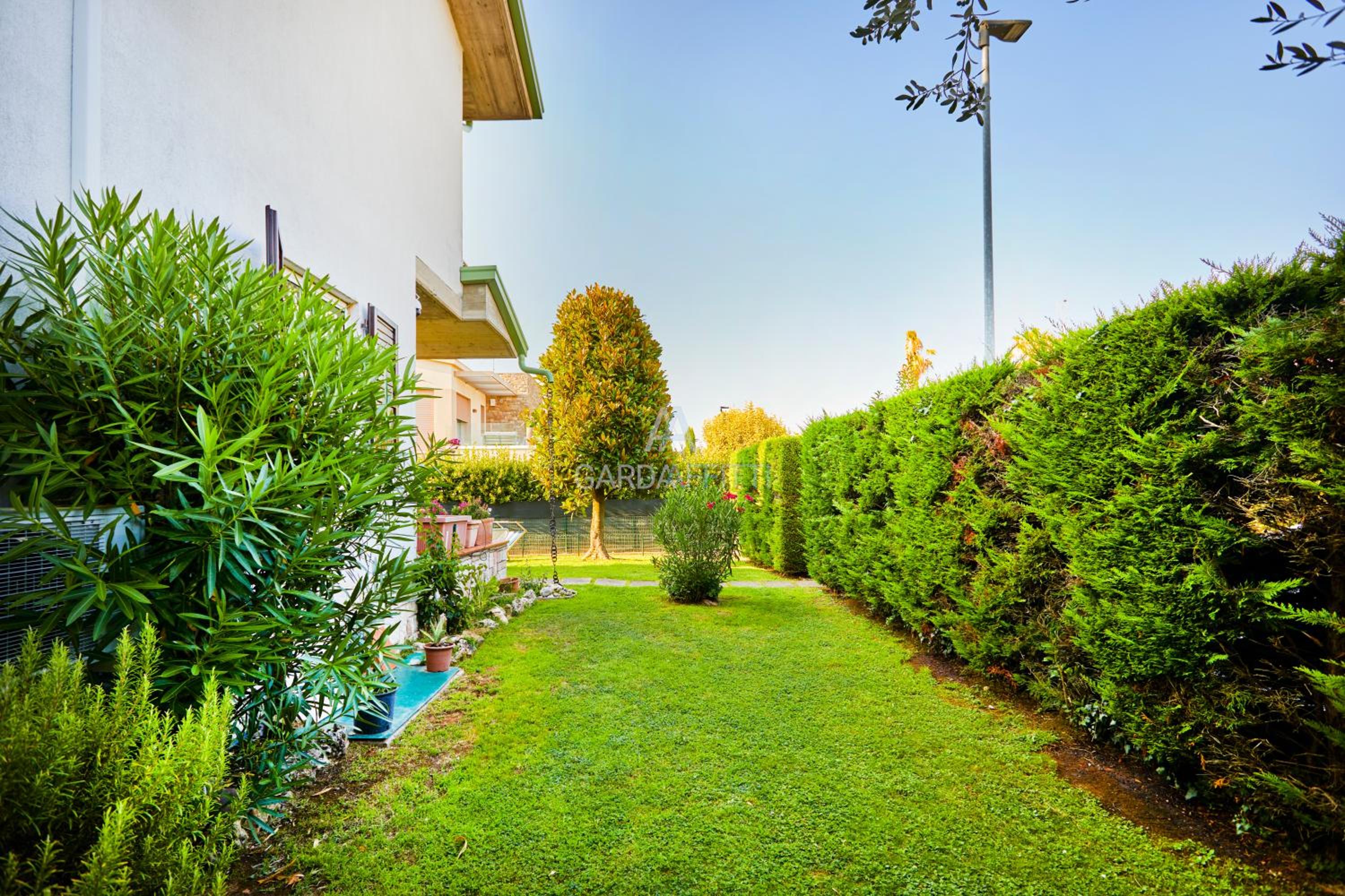 Villa Roma - Vista Lago e Relax tra Giardino e Terrazza