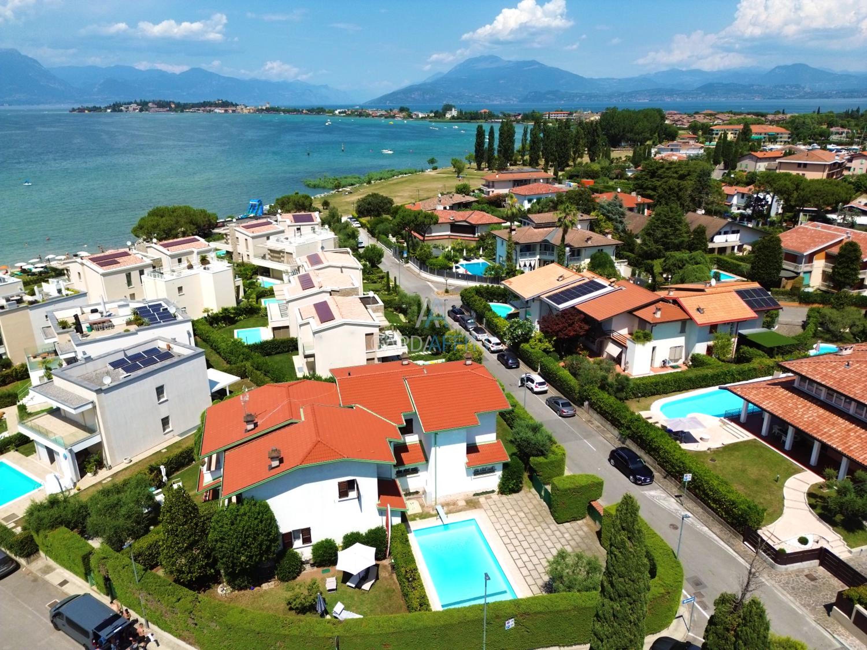 Villa Roma - Vista Lago e Relax tra Giardino e Terrazza