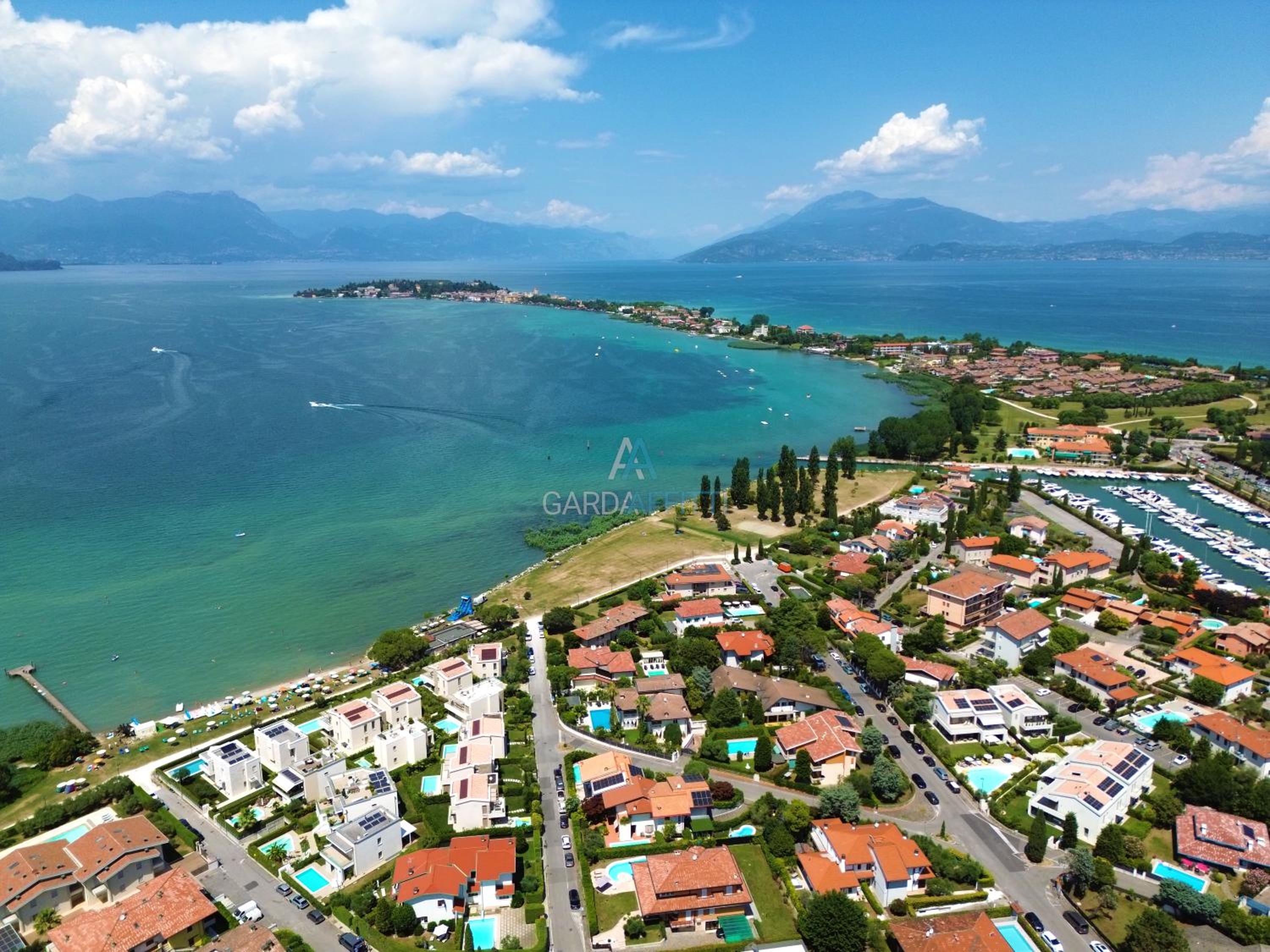 Villa Roma - Vista Lago e Relax tra Giardino e Terrazza