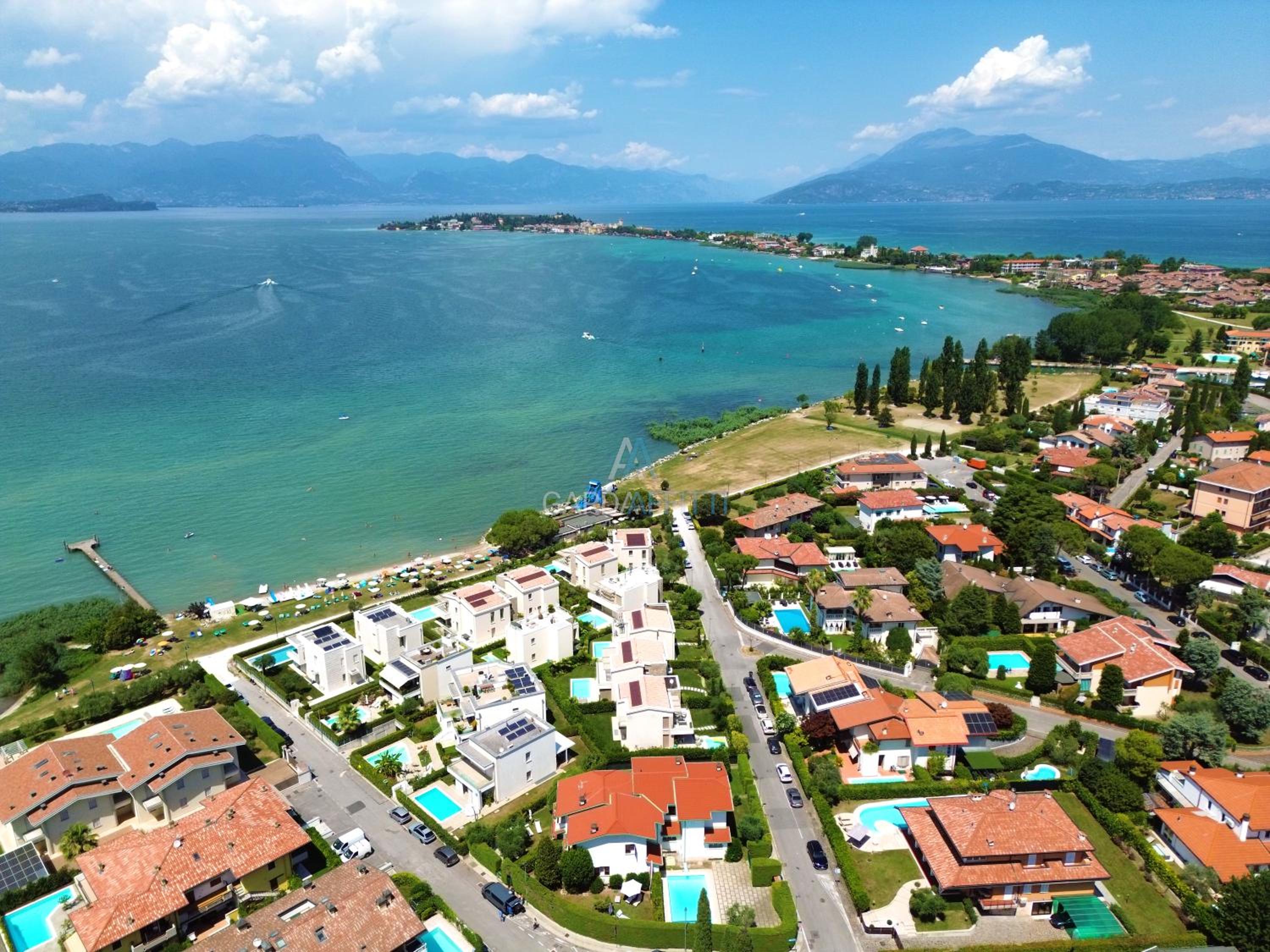 Villa Roma - Vista Lago e Relax tra Giardino e Terrazza