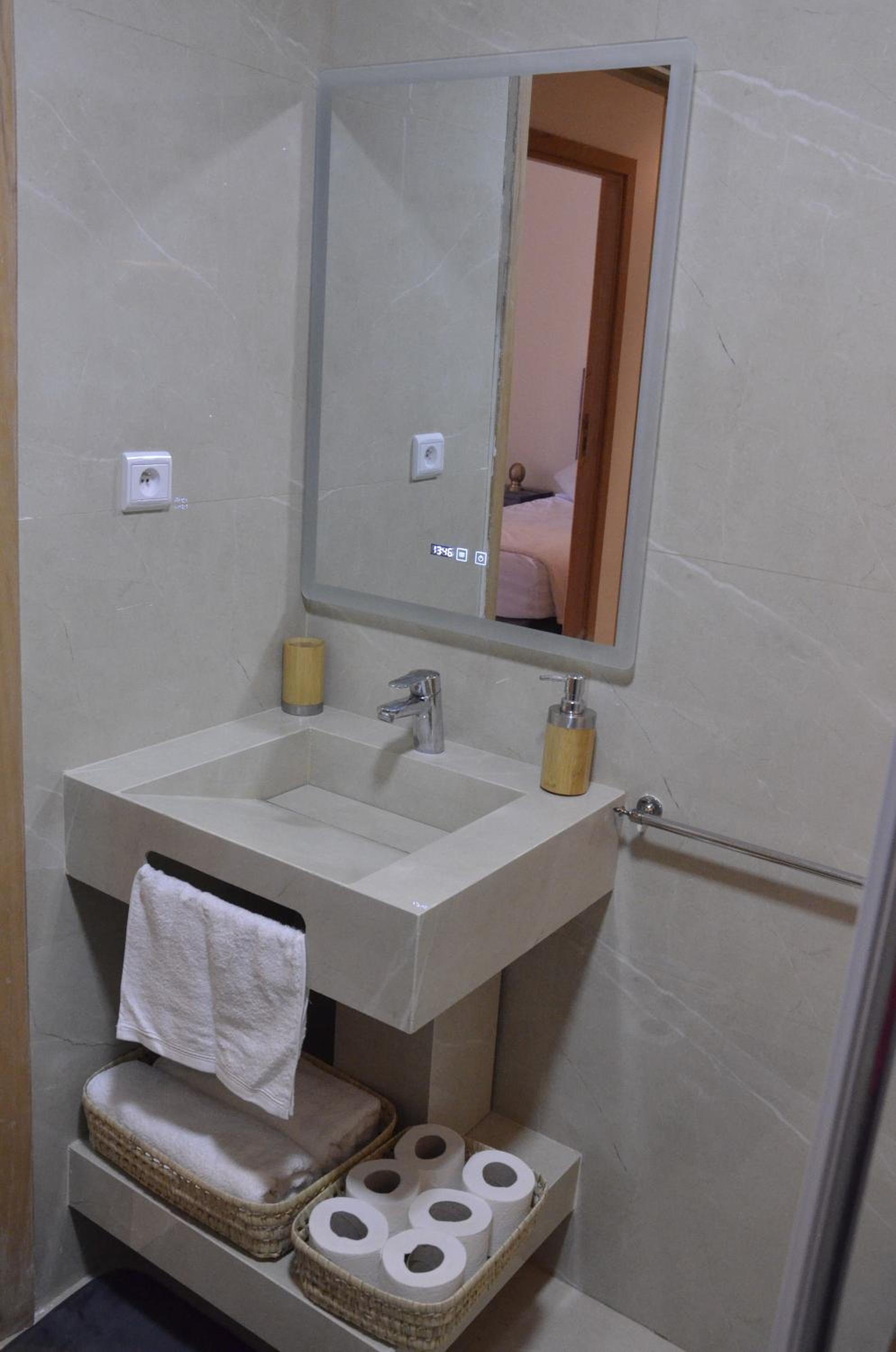 Darraha- Ideal for early & Late flights-Near Marrakech airport 10 min- menara Garden 5 min-Transport support