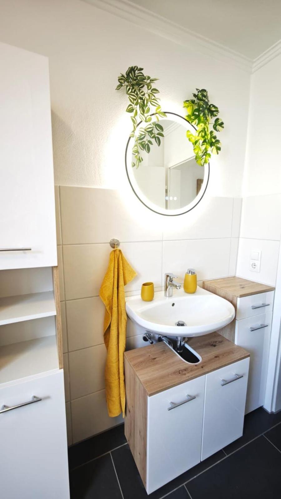 DANESSI-Business-Apartment, nahe Industriegebiet und Koblenz, WLAN, Smart TV Boxspringbett mit Waipu, Vollausgestattete Küche uvm