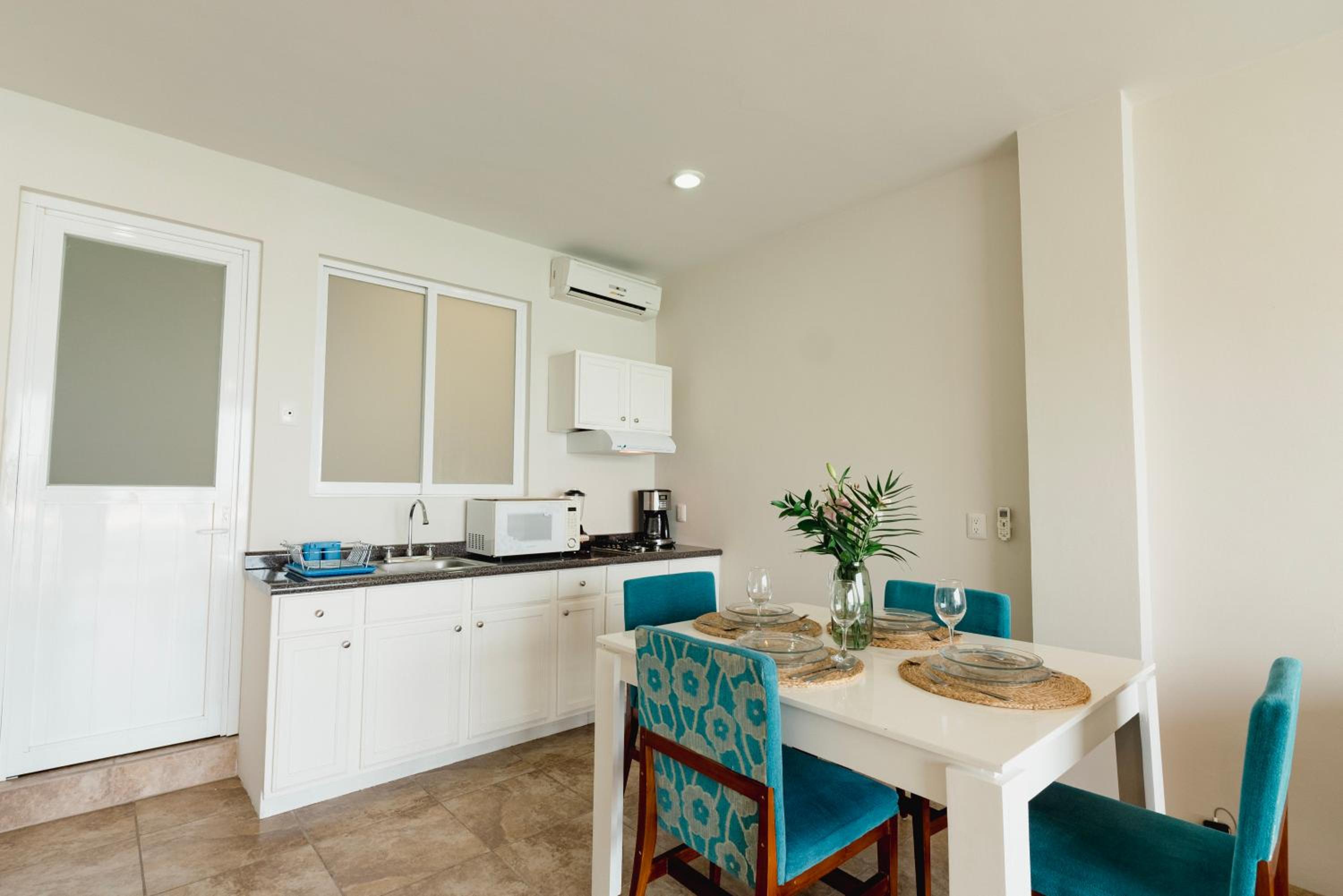 La Playa Suites Hotel