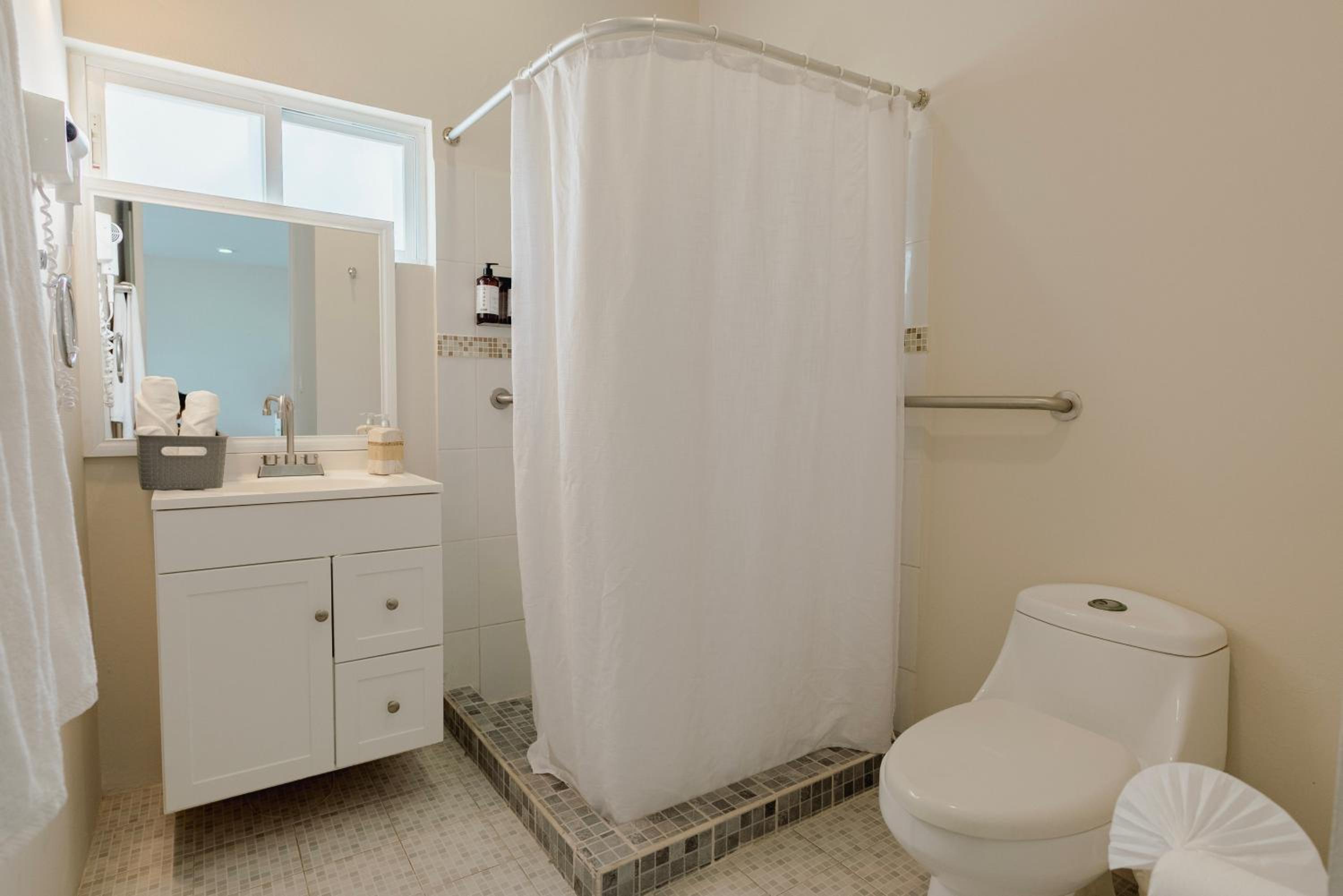 La Playa Suites Hotel