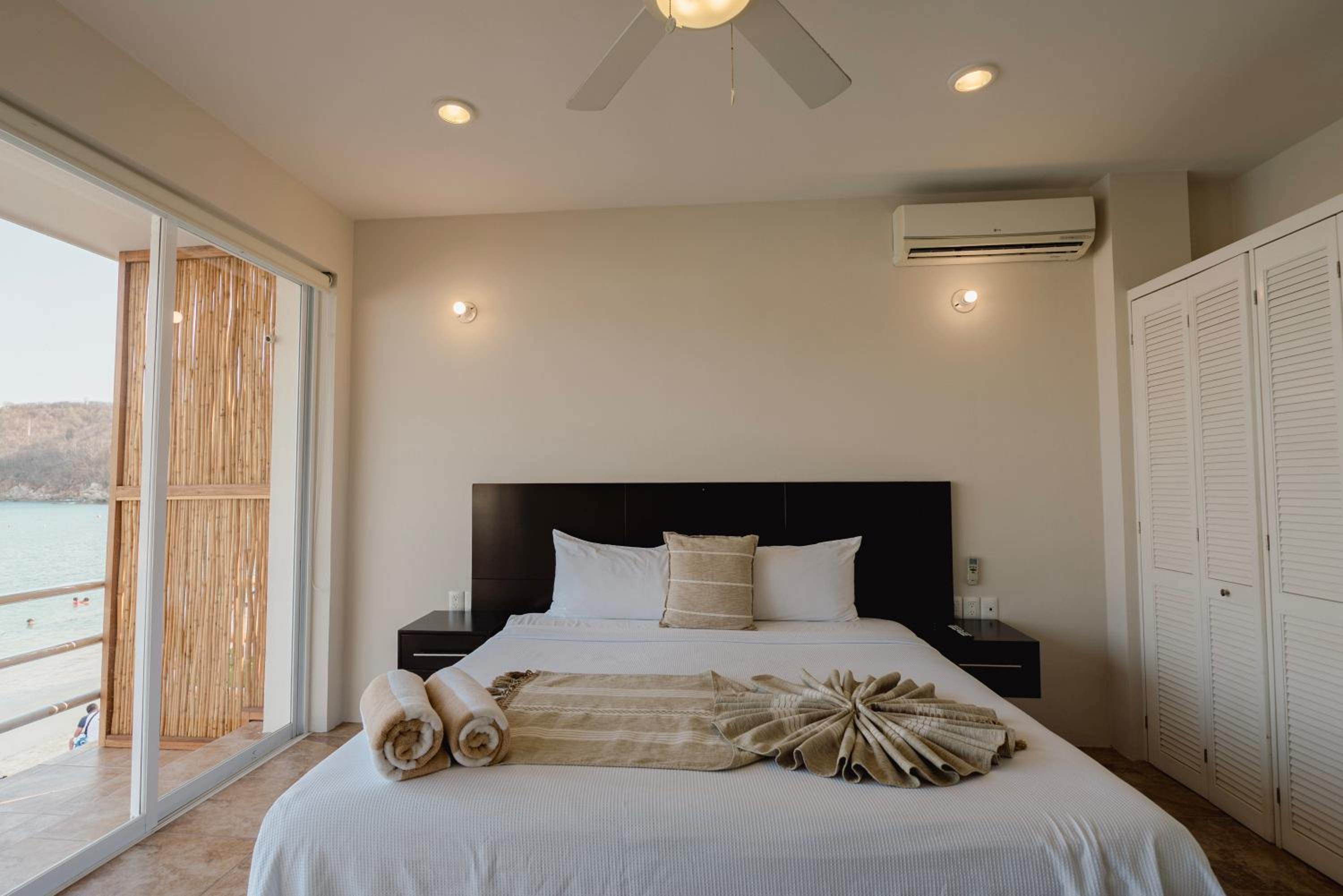 La Playa Suites Hotel